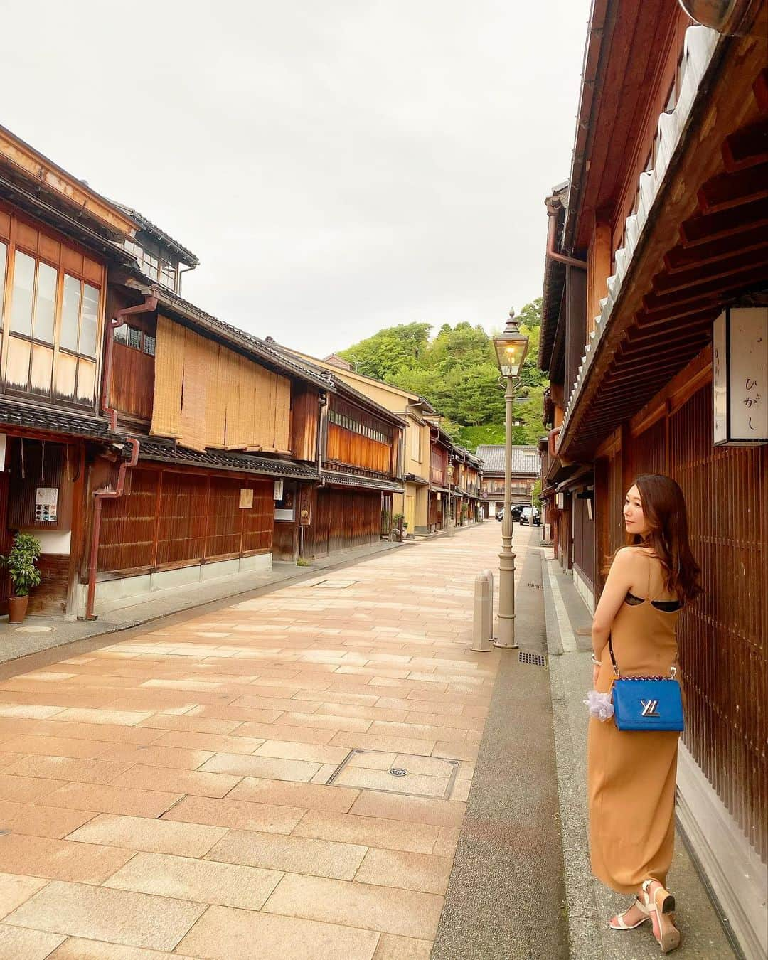 穂川果音さんのインスタグラム写真 - (穂川果音Instagram)「今日は山の日〜！  お盆で帰省される方も多いみたいですね😊 九州〜関東は山沿いで変わりやすい天気と猛暑に気をつけてくださいね！  では、良い1日をー！  #思い出投稿　#暑い日コーデ #今日は山の日」8月11日 12時32分 - hokawakanonn