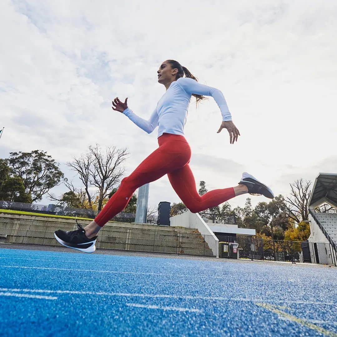 Angeline BLACKBURNさんのインスタグラム写真 - (Angeline BLACKBURNInstagram)「Some snippets from @lululemonausnz 'Going to Great Lengths' campaign. It's always a bonus getting decked out in a comfy kit 👌   Thanks to @paul.sin_ and @mattdelaney_ for the awesome shots! 📸   #Lululemon #Melbourne #sport #trackandfield #athletics #running #sprinting #fitandfast #throwbackthursday」8月11日 12時51分 - ang_blackburn