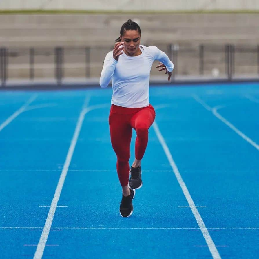 Angeline BLACKBURNさんのインスタグラム写真 - (Angeline BLACKBURNInstagram)「Some snippets from @lululemonausnz 'Going to Great Lengths' campaign. It's always a bonus getting decked out in a comfy kit 👌   Thanks to @paul.sin_ and @mattdelaney_ for the awesome shots! 📸   #Lululemon #Melbourne #sport #trackandfield #athletics #running #sprinting #fitandfast #throwbackthursday」8月11日 12時51分 - ang_blackburn