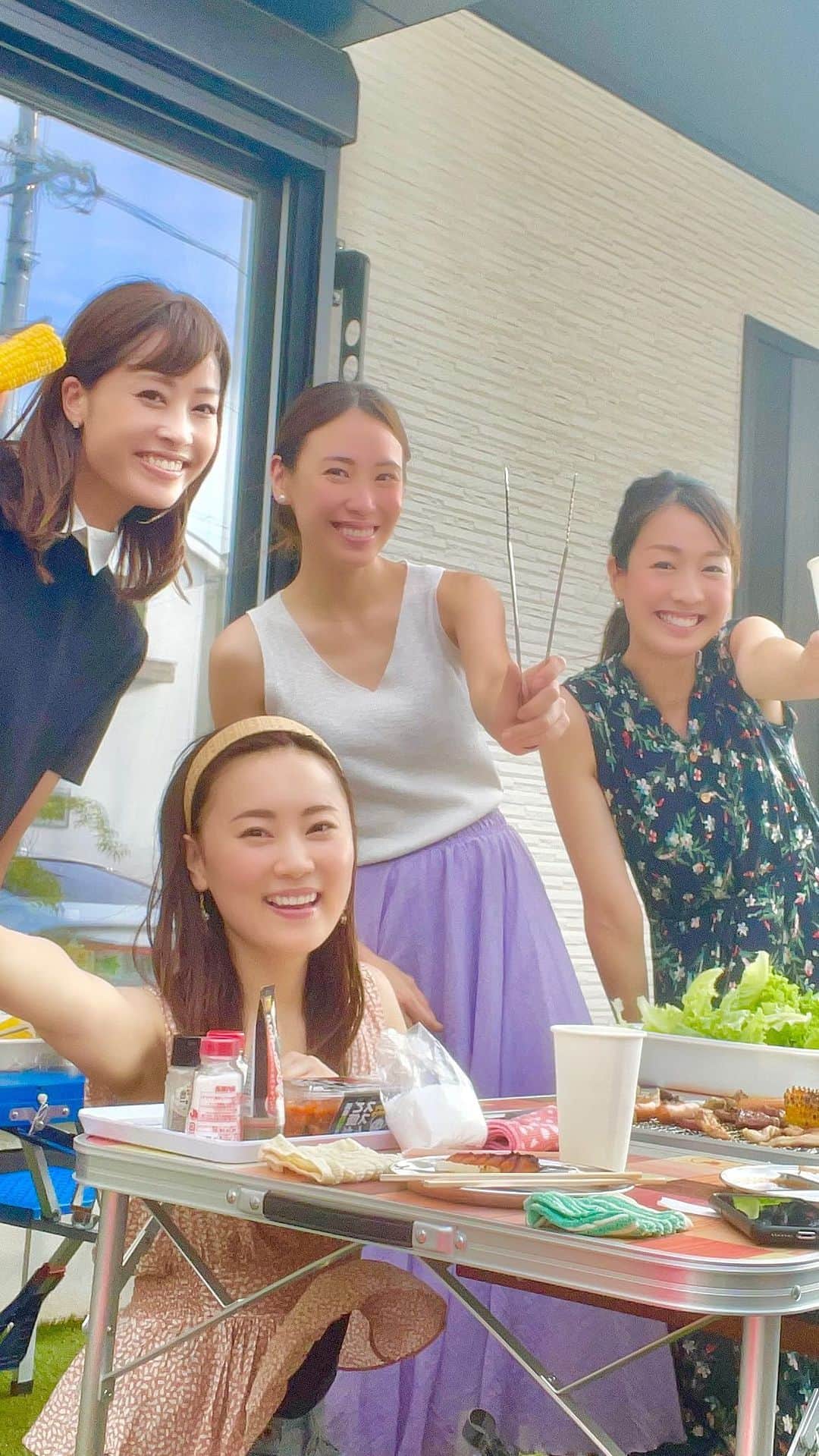 佐竹茉里奈のインスタグラム：「ゆりさんのお家でBBQ🍖と花火🎇 せいかちゃんがリールを素敵に編集してくれた^ - ^ せいかちゃんありがとう🎀 みんな、めっちゃ楽しそう✨✨　 夏らしいこと何年振りかにできて、嬉しい😊❤️ #私の#夏の思い出#バーベキュー#花火#花火やるの何年ぶりだろ#楽しかった#懐かしの歌#夏といえば#これ#ありがとう#お盆休み#お盆休みの過ごし方  みおりちゃん、また近々集まろうね🌻🎀」