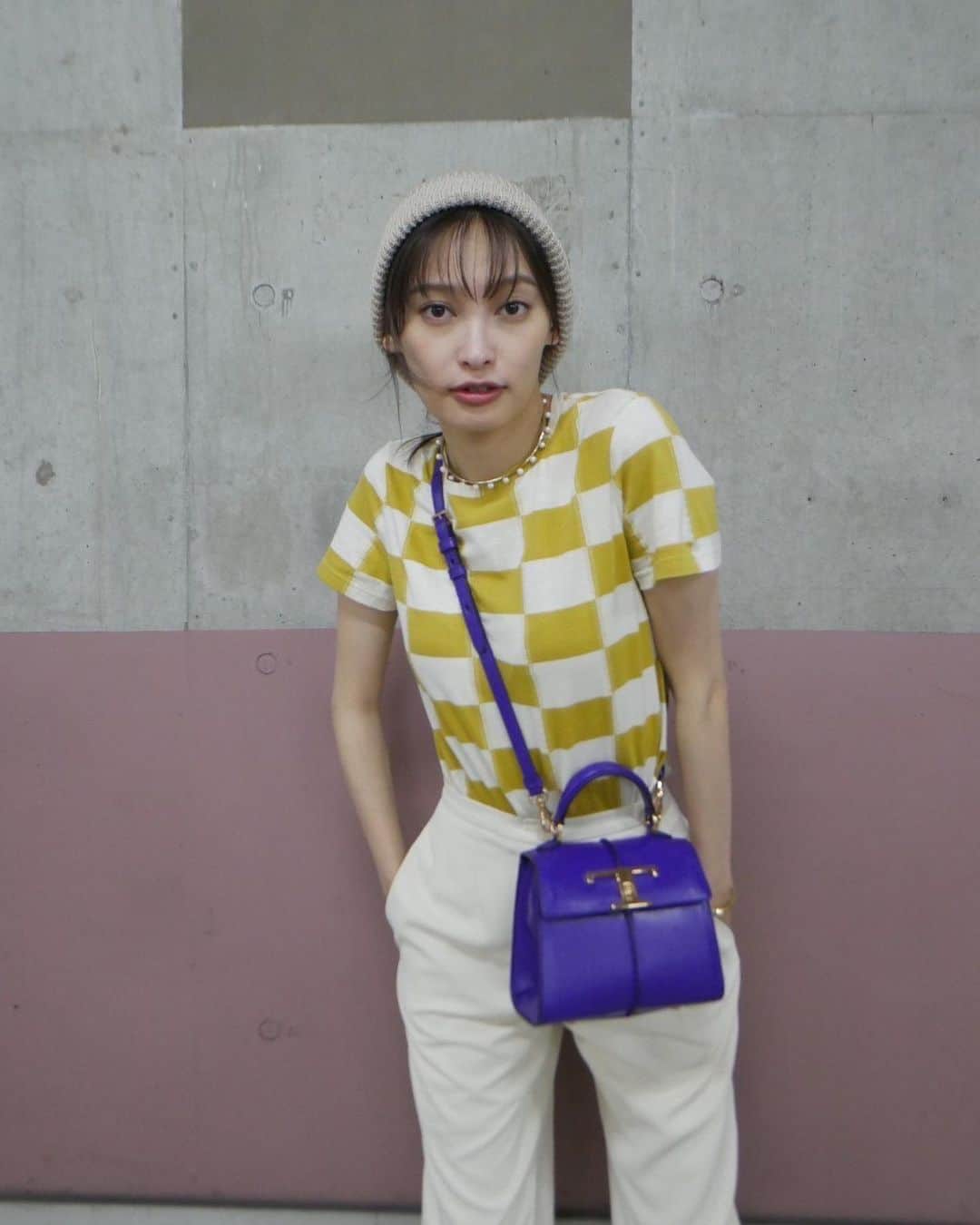 大政絢のインスタグラム：「#今日の絢服 💜💚💜 T shirt @toryburch  pants @amerivintage  bag @tods  shoes @amerivintage」