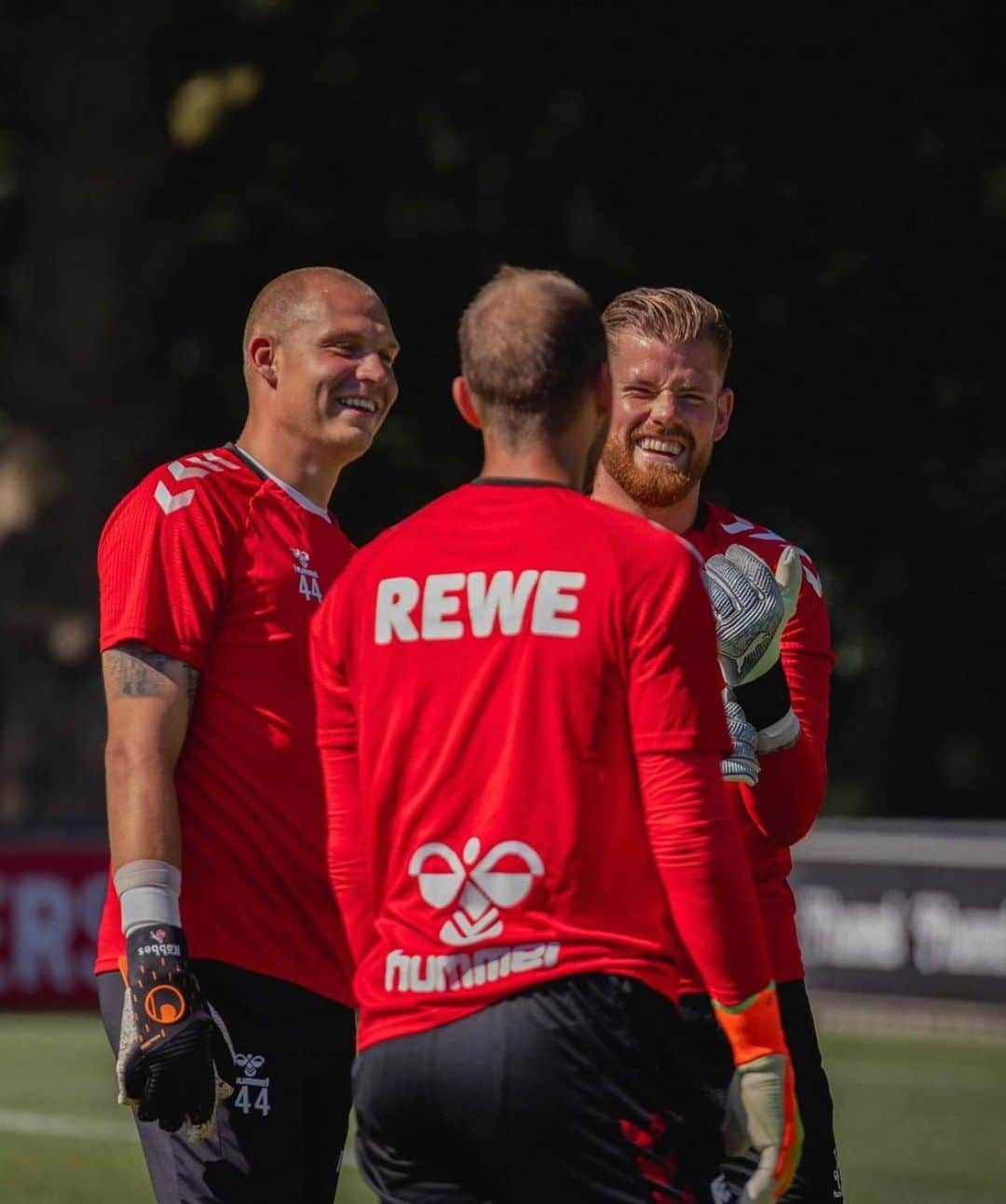 ティモ・ホルンのインスタグラム：「⚽️☀️😄 @fckoeln」