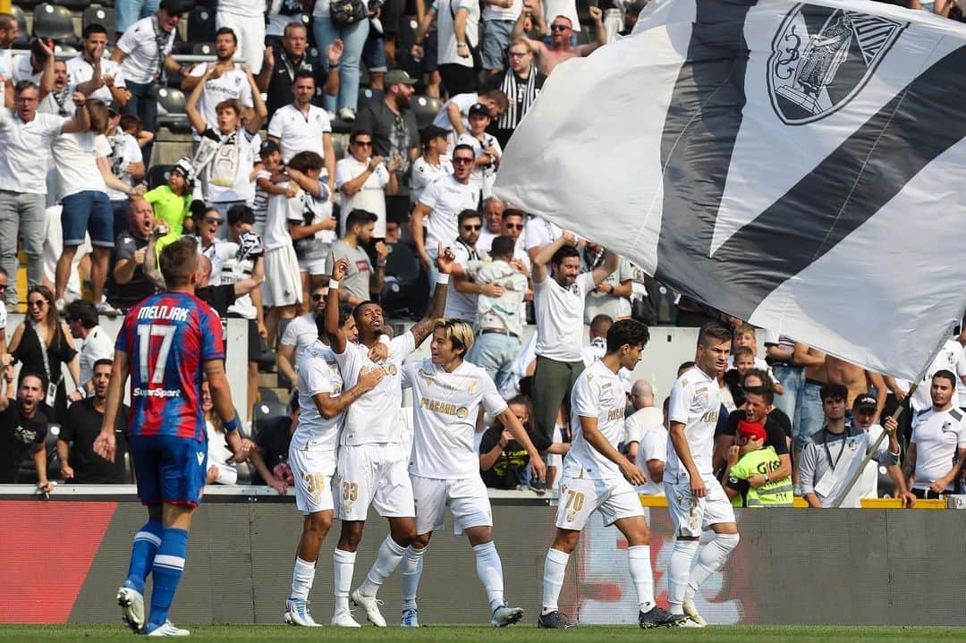 小川諒也のインスタグラム：「Switch to weekend league play and win!  リーグ戦に切り替えて勝ちましょう！ #vitoriasc  #小川諒也」