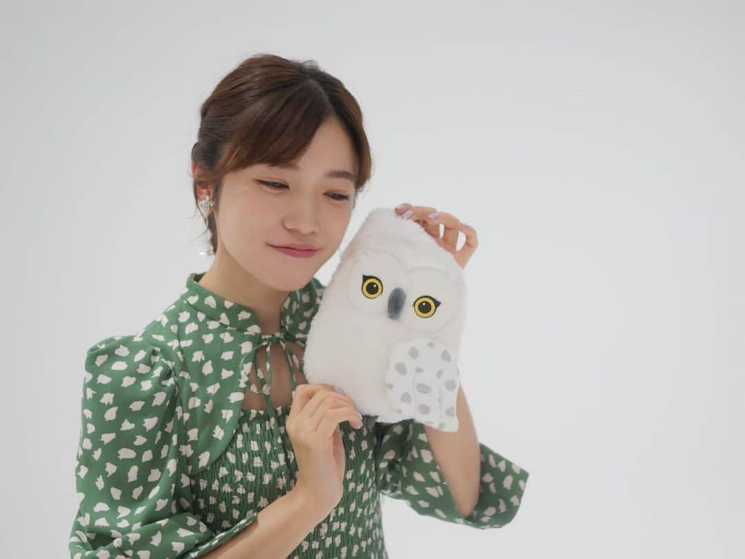 美山加恋のインスタグラム：「7月31日に陽性反応を確認し自宅療養しておりましたが、療養期間を終え本日よりお仕事復帰させていただきます。  大変なご迷惑、ご心配をおかけしてしまった関係者の皆様、 そして舞台ハリーポッターを観劇されるご予定だったお客様、誠に申し訳ありません。  楽しみにしてくださっていたお客様の時間を奪ってしまったこと、本当に心苦しく、今も言葉が見つかりません。  そしてロングランを共に生きる大切な仲間。 みんなの健康を心から願っていました。 今回私は症状が比較的重たく、1人で過ごすにはとても怖い数日間を過ごしました。 そんな中で、優しい仲間の声に何度も救われ、 人と繋がっていることが心の支えになることを改めて感じました。  そして今も沢山の医療従事者の方が働いてくださっていることに、本当に心から感謝しています。 1人でも多くの感染者が減ることを祈ります。  そのために、今後さらに気を引き締め直し感染拡大防止に努めながら、作品をお届けできるよう努力したいと思います。  13日より#舞台ハリポタ 公演再開が決まりました！ また赤坂に帰ることができて、私の生きがいであるお芝居をすることができて、心の底から嬉しいです。  4月に稽古が始まってから、初めてこんなに長い時間離れたマートルのシンク。🚽 またシンクと仲良くなれるかな。  またあにレコTVやアフレコなどの収録も復帰させていただきます！ がんばります！！！  夏も本番、とても暑い日が続きますので、みなさまもどうぞご自愛ください☺︎」
