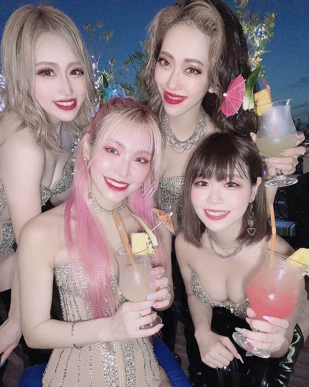 のインスタグラム：「夏だねー💓 お盆も営業してるので お休みの方は 遊びに来てねっ☺️❣️  . #バーレスク大阪#バーレスク大阪えれな  #バーレスク#バーレスク東京 #北新地#大阪観光  #ショートカット  #ショートヘア#ショートヘアー女子  #童顔女子#ロリ#ナイトプール #アイドル#神戸みなと温泉蓮  #ロリ巨乳#インスタ映え #グラビア撮影 #ロリ顔 #大阪#梅田#ショートヘアー  #グラドル自撮り部 #童顔巨乳 #エンタメ活動を止めない  #burlesque#burlesqueosaka #burlesquetokyo#gravureidol  #gravure#japanesegirl」