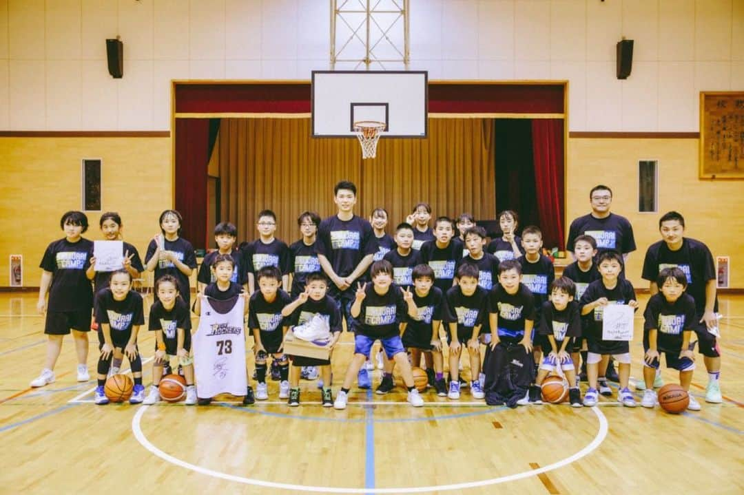 石井講祐さんのインスタグラム写真 - (石井講祐Instagram)「🏀 SAMURAICAMP2022🏀 @柏市立第三中学校 KASHIWA & NAGAREYAMA BASKETBALL  2年連続の開催🏀 積極的性声を出し盛り上げ意欲的に取り組んでくれました！ 出来なかったスキルも継続して練習し、自分のものにしていって欲しいです！ 応援してます👍 参加いただいた皆さん、ご協力いただいた皆さんありがとうございました😊 📸　@moto_graphys  👕　@b_funabashi  👟　@asics_japan  🤝@nagareyama_kashiwa_basket  #サムライキャンプ #SAMURAICAMP #石井講祐  #シュート力アップ」8月11日 16時39分 - ishiikosuke