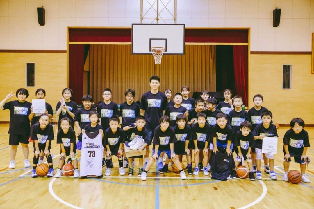 石井講祐さんのインスタグラム写真 - (石井講祐Instagram)「🏀 SAMURAICAMP2022🏀 @柏市立第三中学校 KASHIWA & NAGAREYAMA BASKETBALL  2年連続の開催🏀 積極的性声を出し盛り上げ意欲的に取り組んでくれました！ 出来なかったスキルも継続して練習し、自分のものにしていって欲しいです！ 応援してます👍 参加いただいた皆さん、ご協力いただいた皆さんありがとうございました😊 📸　@moto_graphys  👕　@b_funabashi  👟　@asics_japan  🤝@nagareyama_kashiwa_basket  #サムライキャンプ #SAMURAICAMP #石井講祐  #シュート力アップ」8月11日 16時39分 - ishiikosuke