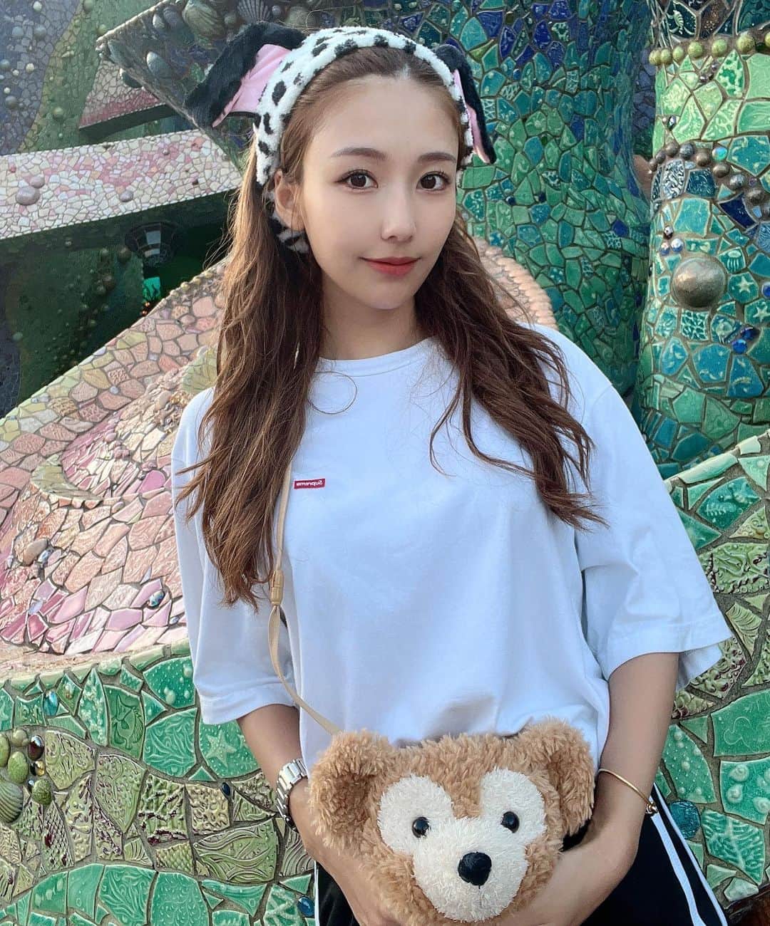 ナナのインスタグラム：「. カメラの設定もお化粧も変えてないのに写真によって顔が違うの、謎である。 . #東京ディズニーシー#ディズニーシー  #disney#disneysea #tokyodisneysea#disneyresort  #キャバ嬢の休日 #マーメイドラグーン大好き #四年ぶりのディズニーシー #いつか泊まりたい夢のミラコスタ #ジャンボリーミッキー」