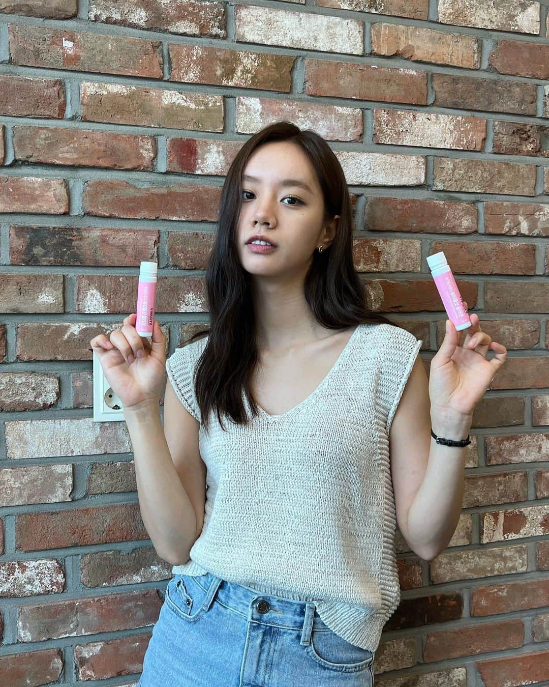 ヘリ のインスタグラム：「나처럼 해봐요 이렇게 🍭🎈」