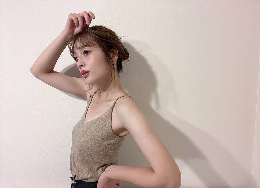 のインスタグラム：「日焼け止めサボった結果 腕だけ焼けてます🙃🙂 毎年です😎  #学習能力ゼロ」