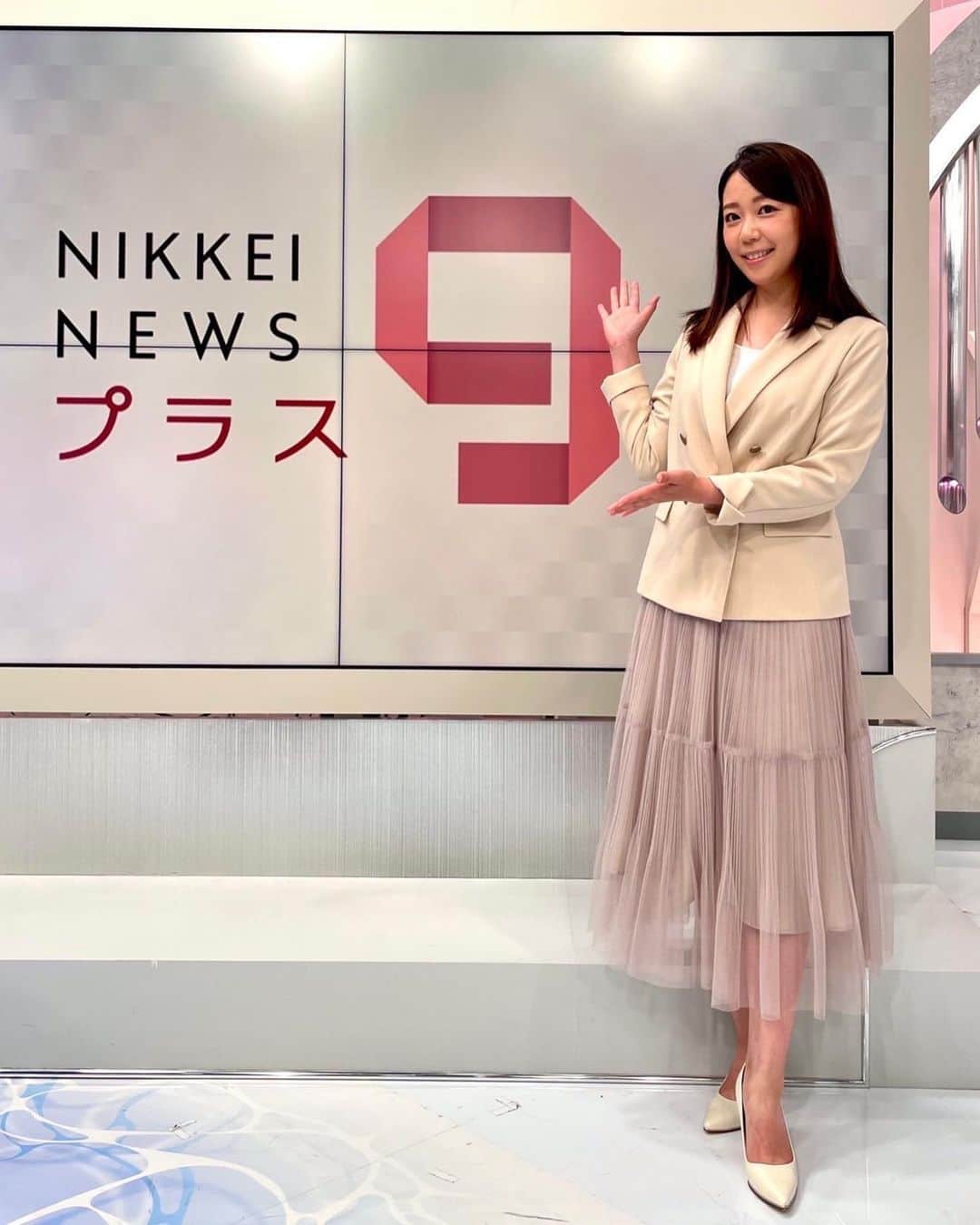 須黒清華のインスタグラム：「アップしそびれていた、7月最後の衣装たち。 と、先週のピアス💎です。  あ、ファスティングはあえなく1日で終了しました笑 低血糖になったらしく、気持ち悪くなってしまい、断念… でもそこから少し食欲が落ちているので、効果はあったのかも⁉︎しれません… #日経ニュースプラス9 #衣装 #ストロベリーフィールズ  ピアス #osewaya  #ファスティング #チャレンジ失敗 笑」