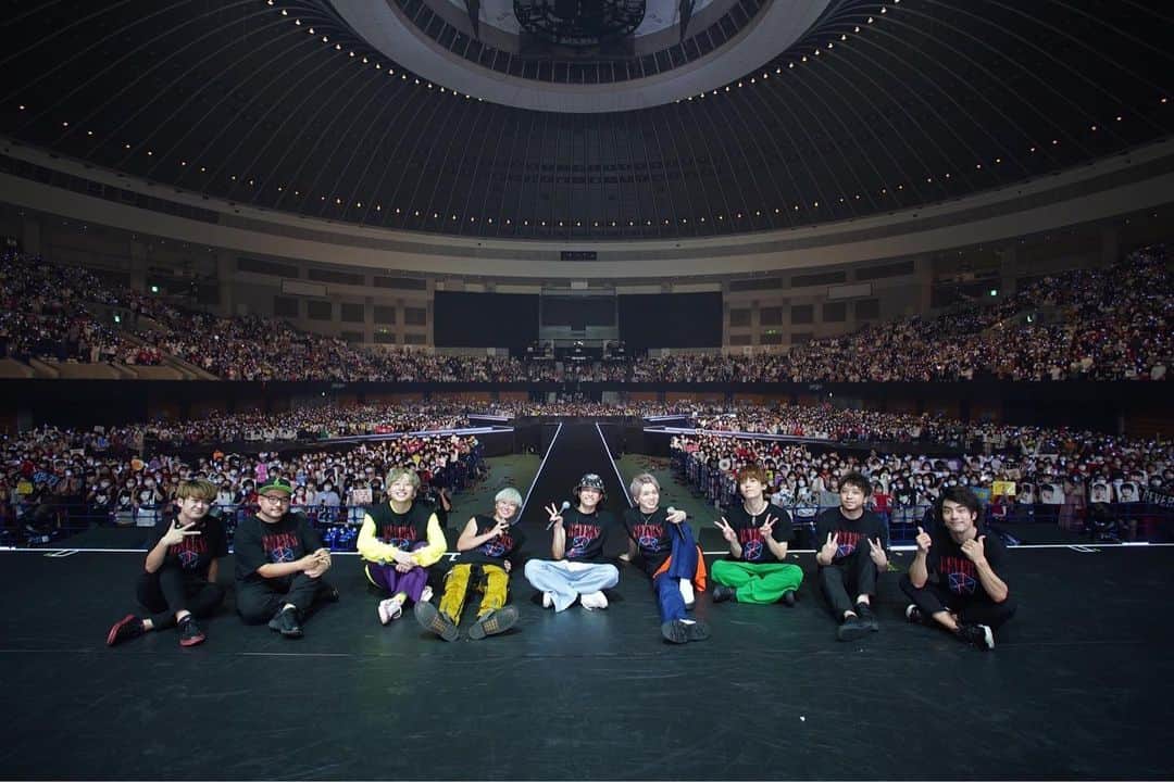 大野雄大のインスタグラム：「Da-iCE ARENA TOUR 2022 -REVERSi- 名古屋公演  日本ガイシスポーツプラザ。  最高でした。  前回立たせていただいた時はハーフキャパでのステージでしたが、フルキャパでの景色は格別でした。  お越し下さった皆様、 応援して下さった皆様、 CUBEでご覧下さった皆様、 スタッフの皆様、 バンドメンバーさん、  最高の時間をありがとうございました！！！☺️  そして次回は福岡2DAY。  こちらも気合い入れていかせていただきます！！！！！！  #da_ice #ガイシ #アリーナツアー #感謝感謝感謝」