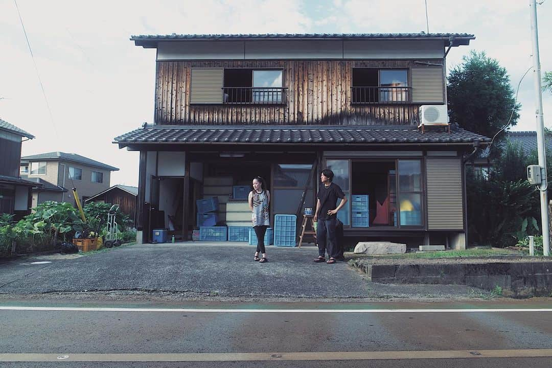 坂本朱里さんのインスタグラム写真 - (坂本朱里Instagram)「新しい基地🫱🏻‍🫲🏼💖✨ 当分はここでホールドの作業。 ⁡ サクッと手伝いに来てくれるみんな大好き👼🏻 ありがとう〜 @shimiatsuproduction」8月11日 21時37分 - ayari_shimi