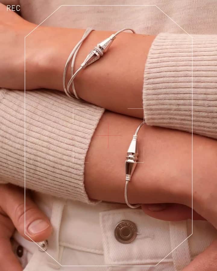 のインスタグラム：「Spotted on Place Vendôme: one or three wraps with or without diamonds, Jack de Boucheron becomes the new love proposal. ⁣ #BecauseofLove #JackdeBoucheron」
