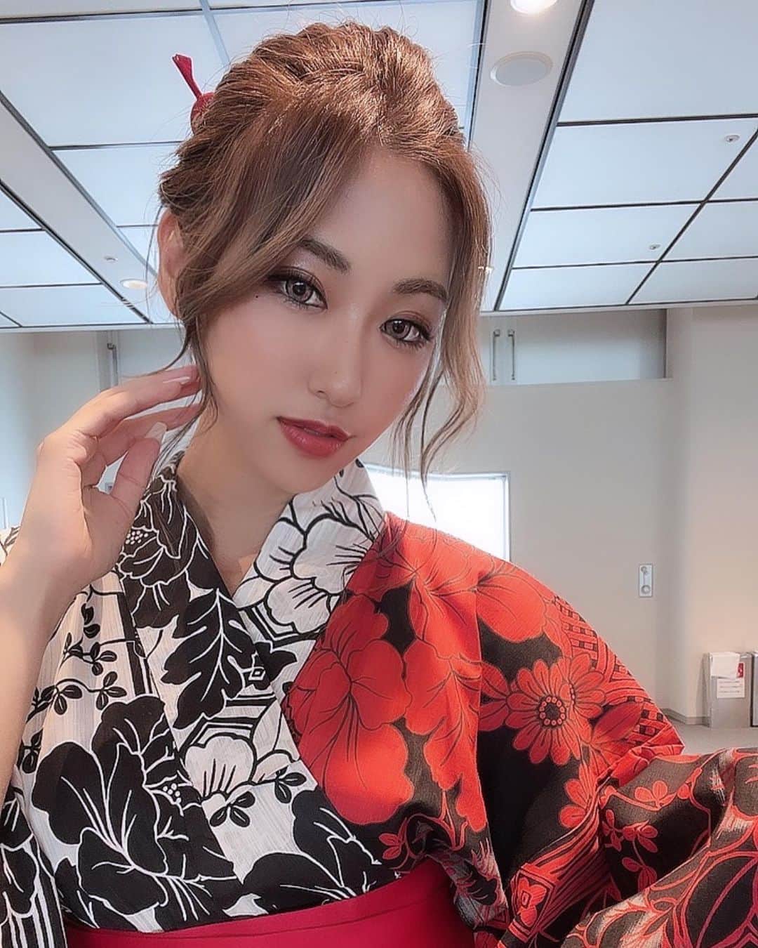 のインスタグラム：「. . . @fuelfest  @fuelfest_japan_  @fuelfesteurope 🏎  VIPエリア担当させて頂きました👘  hairset: @ackiy.ko さん  ありがとうございます🧡  #fuelfest #wildspeed #kimono  #ワイルドスピード #浴衣  #アメ車 #車イベント」