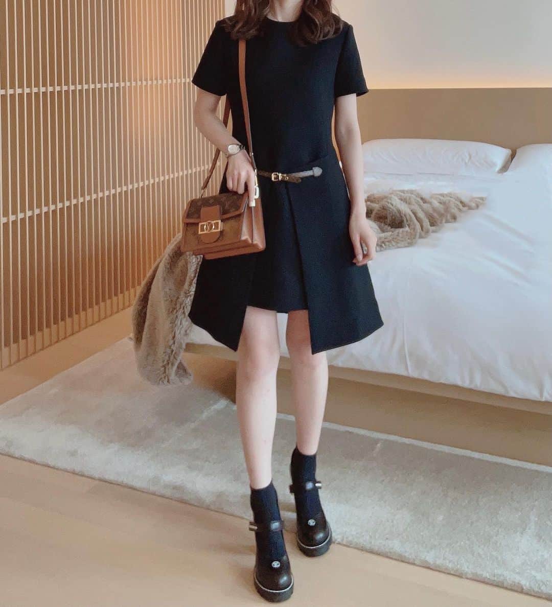 おまみのインスタグラム：「＊ coordinate🤍  all: @louisvuitton   Friday 22nd July 2022 開催のLVのファッションショーでのコーデ🤍 @25ansjp で白石麻衣さんが着てたワンピ🖤  #louisvuitton #lv #coordinate #code #fashion #25ans #ルイヴィトン #ヴィトン #コーディネート #コーデ #コーデ記録 #ファッション #ファッションコーデ」