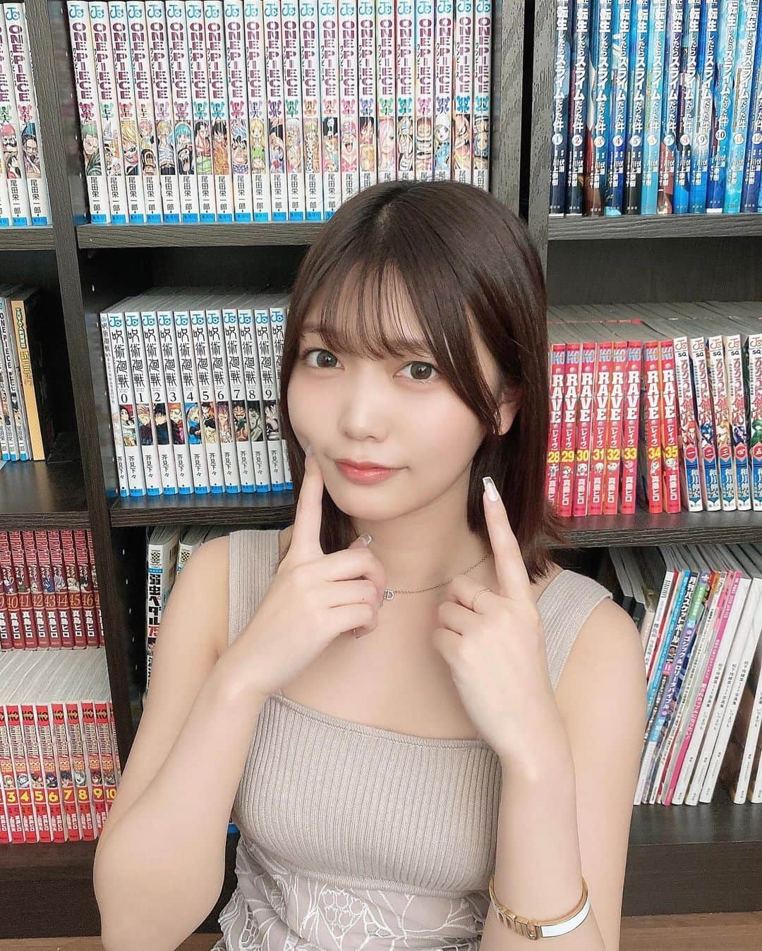 松下玲緒菜さんのインスタグラム写真 - (松下玲緒菜Instagram)「ぱぱの部屋漫画だらけでわくわくっ」8月11日 22時20分 - matsushita_reona