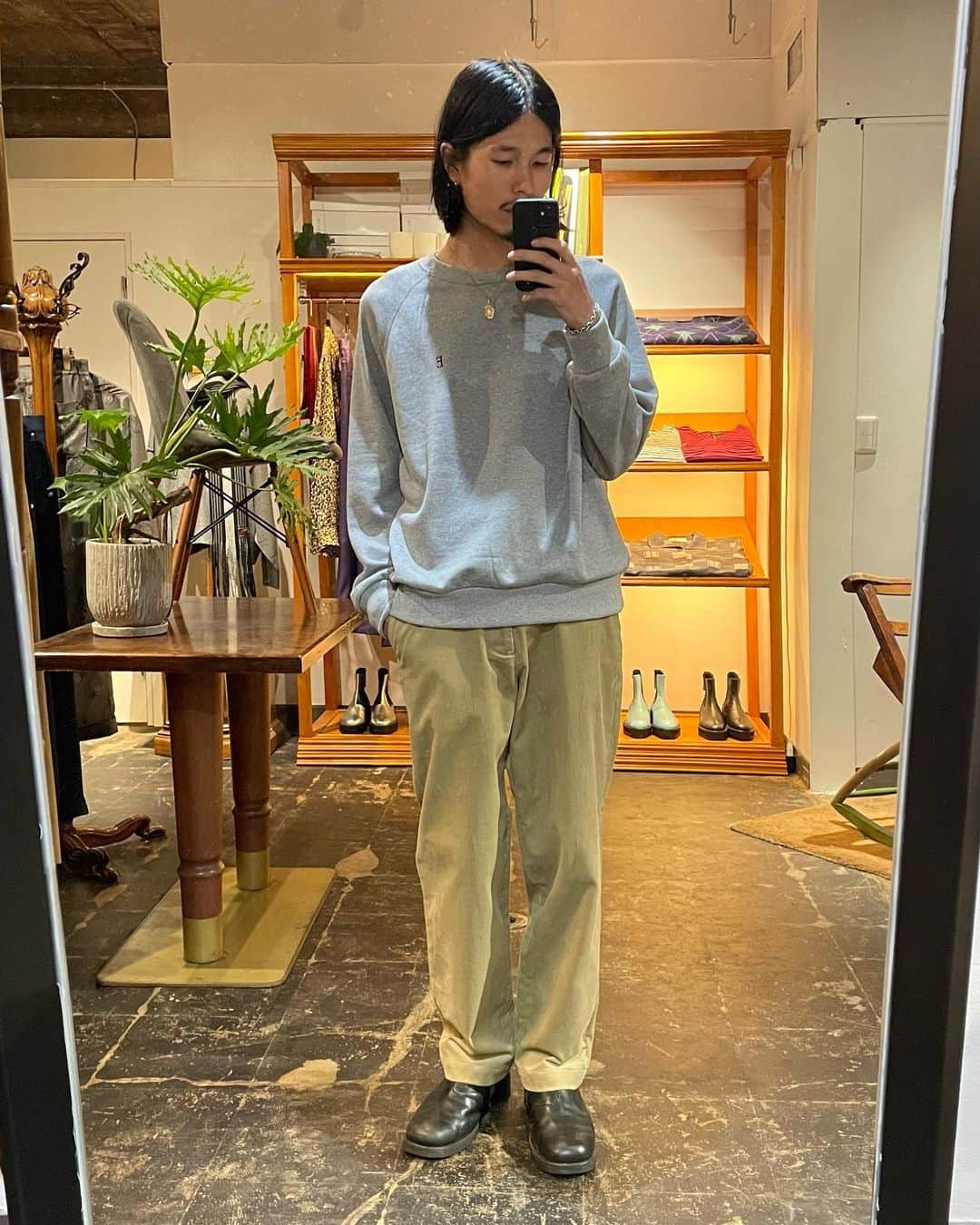 田口隼人さんのインスタグラム写真 - (田口隼人Instagram)「@ernie_palo  AW22 1st Delivery  上品な光沢の細畝コーデュロイを始め、型数多めに入荷してます💁‍♂️  #falman #erniepalo」8月11日 23時02分 - hayato__taguchi