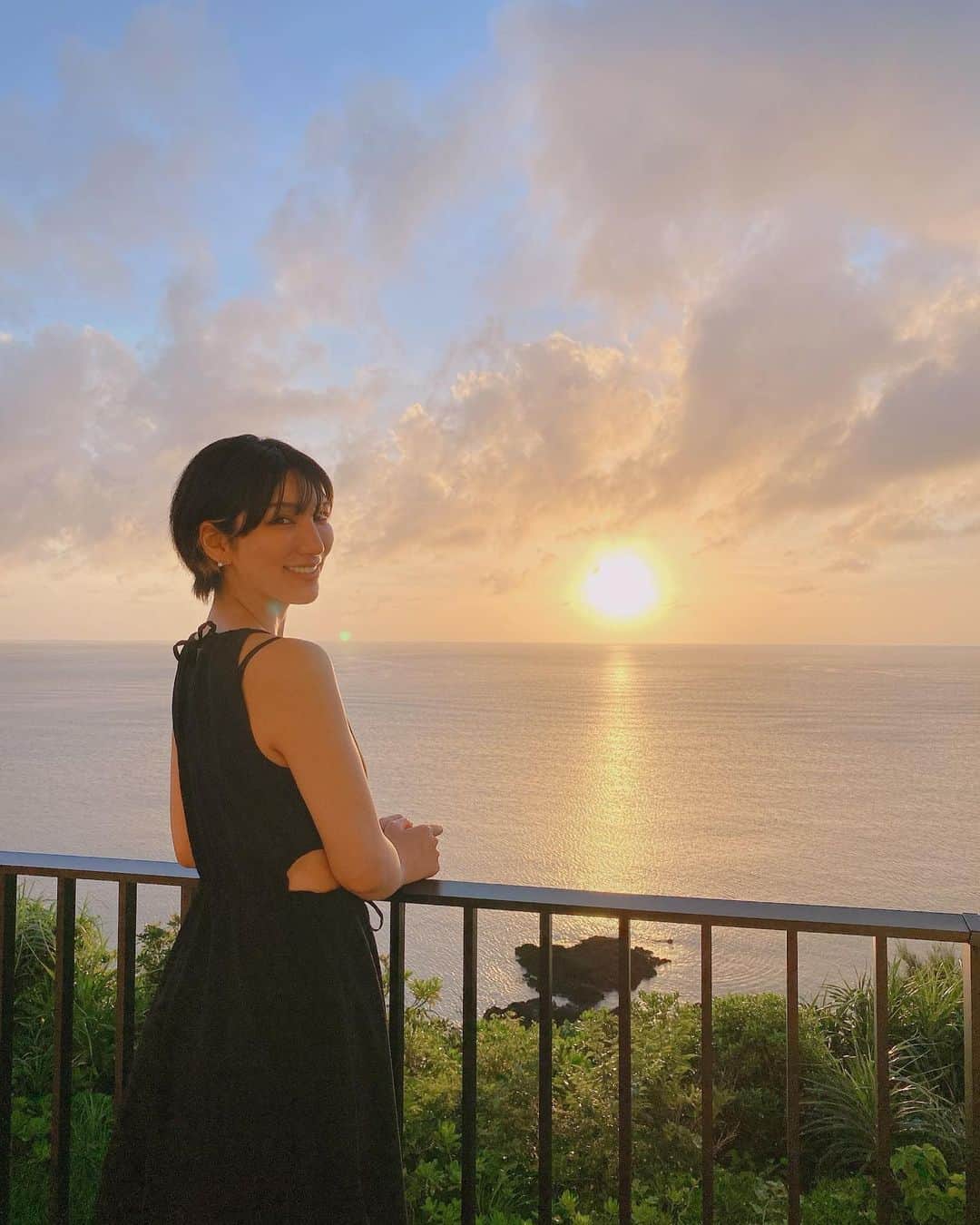 のインスタグラム：「最近いろんな人に会いに行って元気もらってます！  この前は私もドラム叩いてたバンドのライブにいって懐かしいメンバーとお客さんに会ってきたし  昨日はるみぴに会ってお話してきたし  今日はアナタシアのライブでめちゃくちゃ感動したし  その後ゴリとコットンさんとご飯でたくさんお話出来て  めちゃくちゃ元気もらってます！ ありがとう☺️✨  もっと前向きにゆっくり生きたいね🐢  ちょっと生き急いで不調が出ている時期なのであんまり活動出来てない感じするけど生きているので安心してね😌  あ、バンドの話なんだけど クラウドファンディングでサブスクの音楽配信始めたみたいなので良かったらみんな聞いて欲しい Artical projectで検索したら3曲あります☺️🌸」