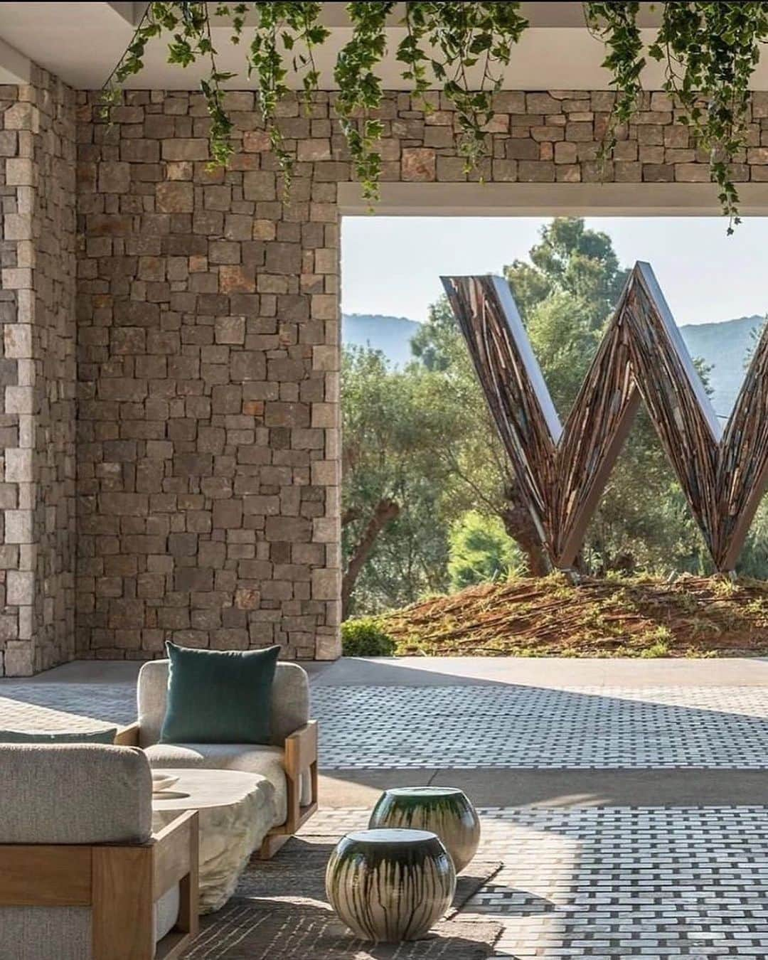 ソフィア ココサラキさんのインスタグラム写真 - (ソフィア ココサラキInstagram)「Congratulations to all at Costa Navarino, the new W Hotel looks exquisite, an elegant addition to an idealic setting. #wcostanavarino #costanavarino #sophiakokosalaki」8月12日 2時38分 - sophiakokosalaki