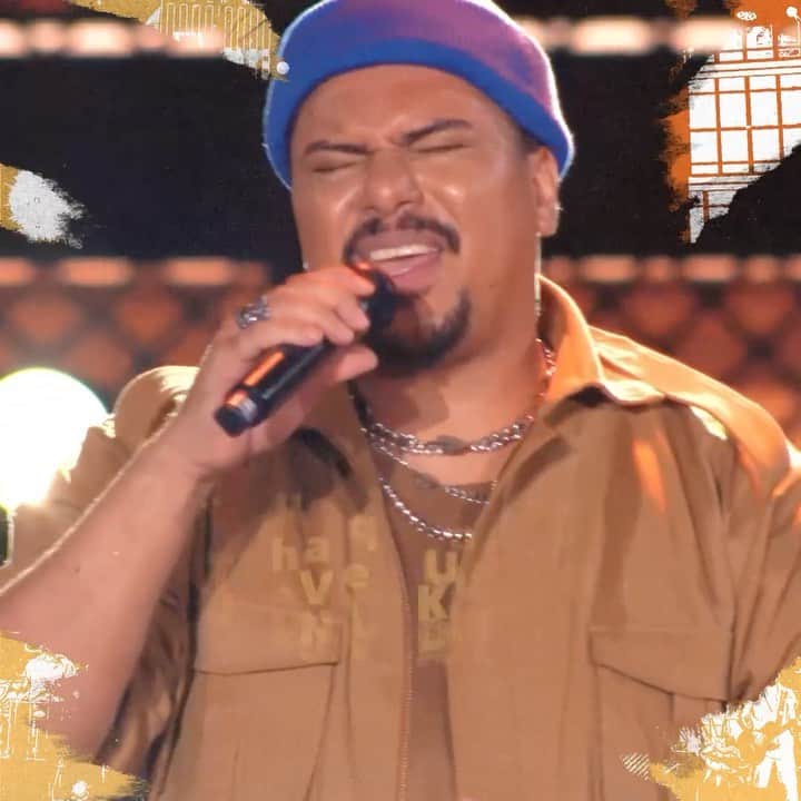Sorriso Marotoのインスタグラム：「Turma quem viu a live de ontem, com a gente?⚡️   Criamos uma playlist especial pra vocês lá no nosso canal no YouTube com todos os clipes do nosso DVD Juntos Ao Vivo. 🖤  Corre lá pra assistir, o link tá bio! 🎶」