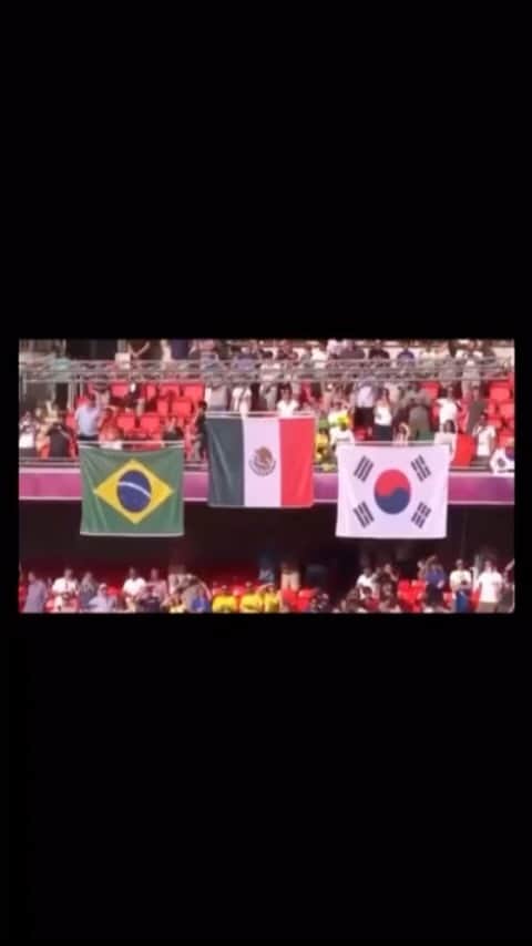 マルコ・ファビアンのインスタグラム：「Esta medalla no está hecha de oro, está hecha de esfuerzo, valentía, amistad, ganas y lo mejor de todo confianza! De que nunca dudamos de nuestro potencial y valor de cada uno de mis compañeros. Recuerden los sueños SI se vuelven realidad. 💫」