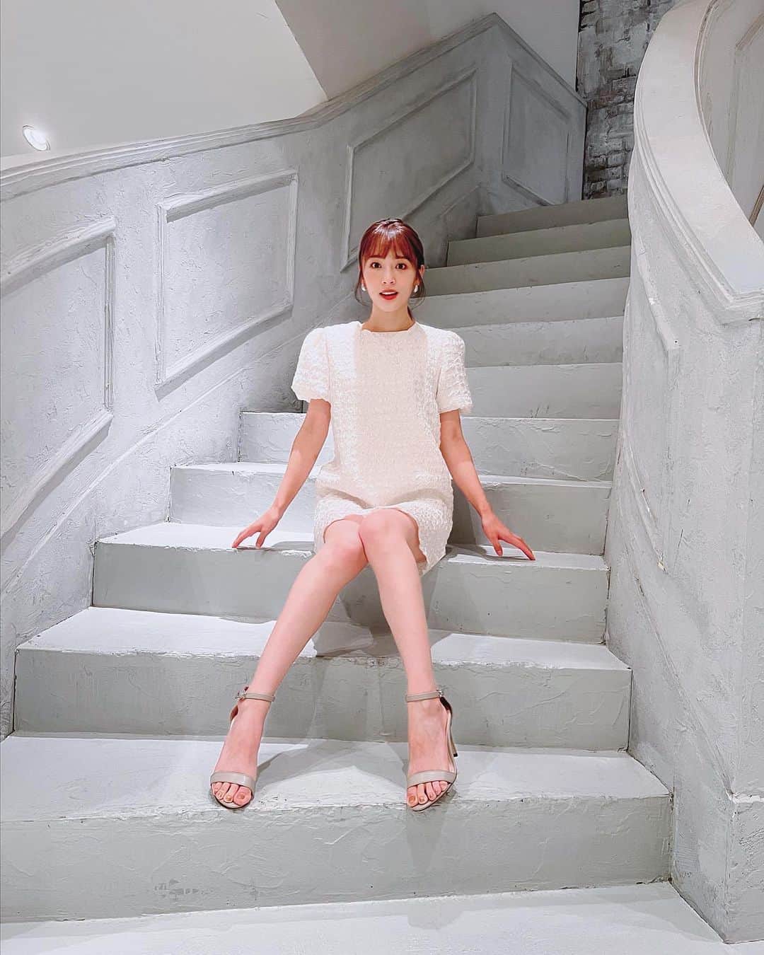 のインスタグラム：「久しぶりの  ミニスカ女。  🥳」