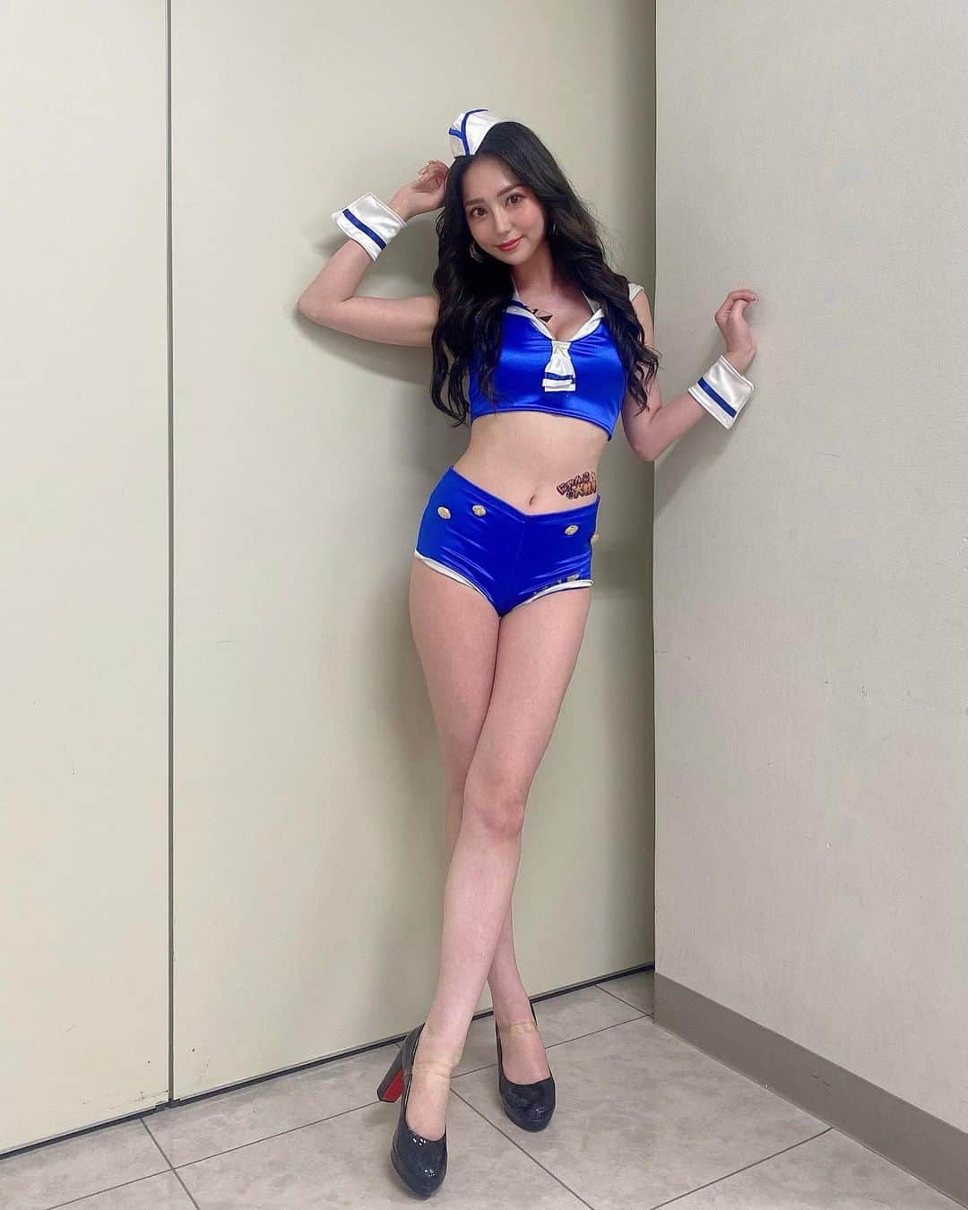 堀尾実咲のインスタグラム：「K-1 WORLD GP 福岡大会、ありがとうございました✨✨  KOが続く熱い闘いに終始興奮‼︎🥹 会場を魅了する迫力満点の試合が繰り広げられましたね🌟  わたしも鳥肌がおさまらなかった🥹  会場に足を運んでくださった皆さん 配信をご覧くださった皆さん ありがとうございました✨  次は9月のよこはまつり！ 楽しみーーーーっ😆  @k1wgp_pr   #k1wgp #k1 #k1girls #k1ガールズ #格闘技 #ラウンドガール」