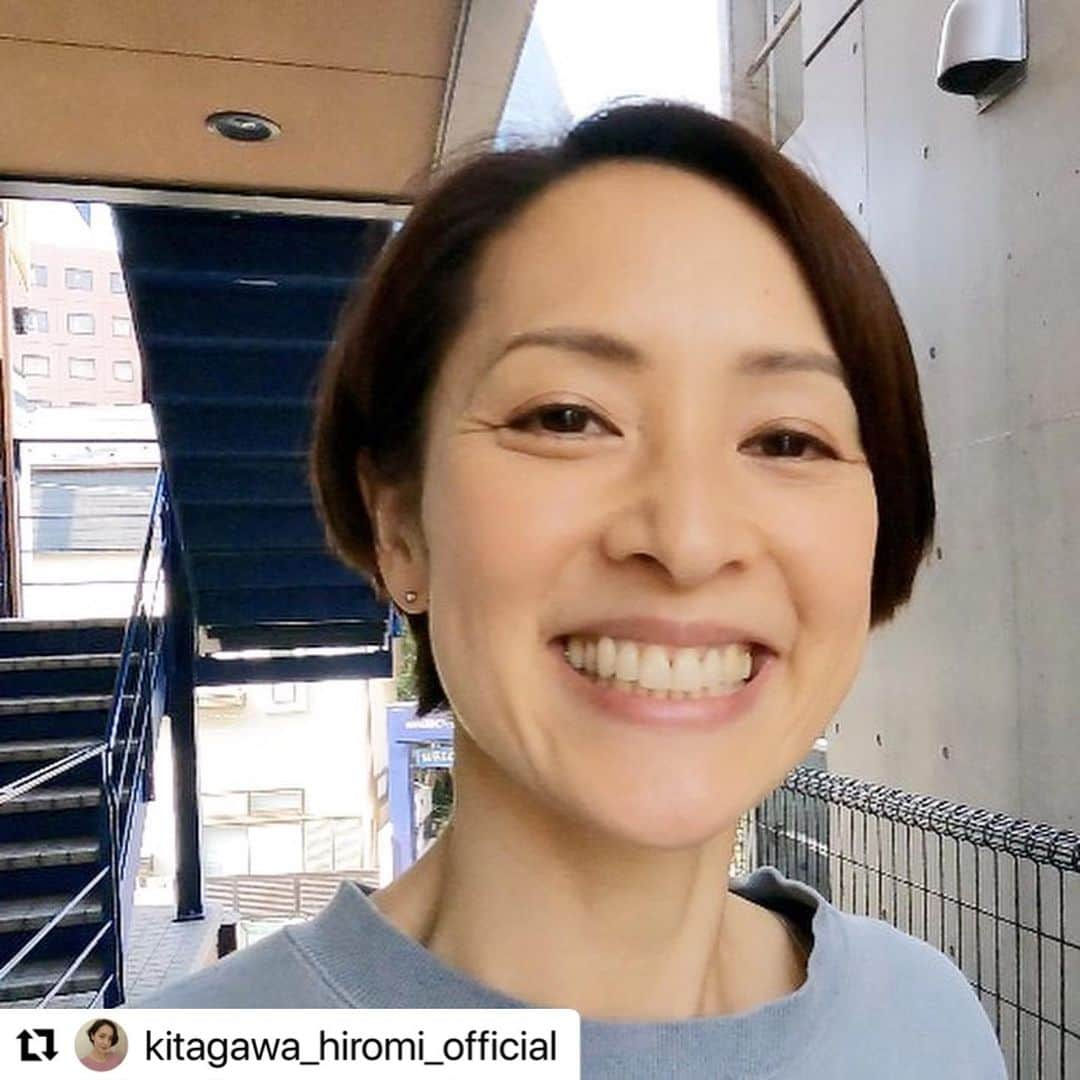 ネイルスタンド　ツメコさんのインスタグラム写真 - (ネイルスタンド　ツメコInstagram)「#Repost @kitagawa_hiromi_official with @use.repost ・・・ 北川弘美YouTube配信しました！ 【プリンターネイル】たった40秒で５本の指が完成！失敗しないネイル！【特許】  https://youtu.be/lL0ev9dJBxY  #北川弘美　#プリンターネイル　#redhot #stume.co #特許」8月12日 11時25分 - tsume.co