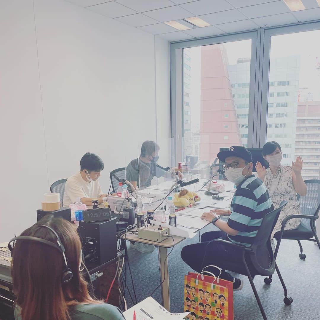 中川家のインスタグラム：「本日のザ・ラジオショーは大阪スペシャル📻📡⚡️  普段と違う場所からのオンエアでドキドキ💓」
