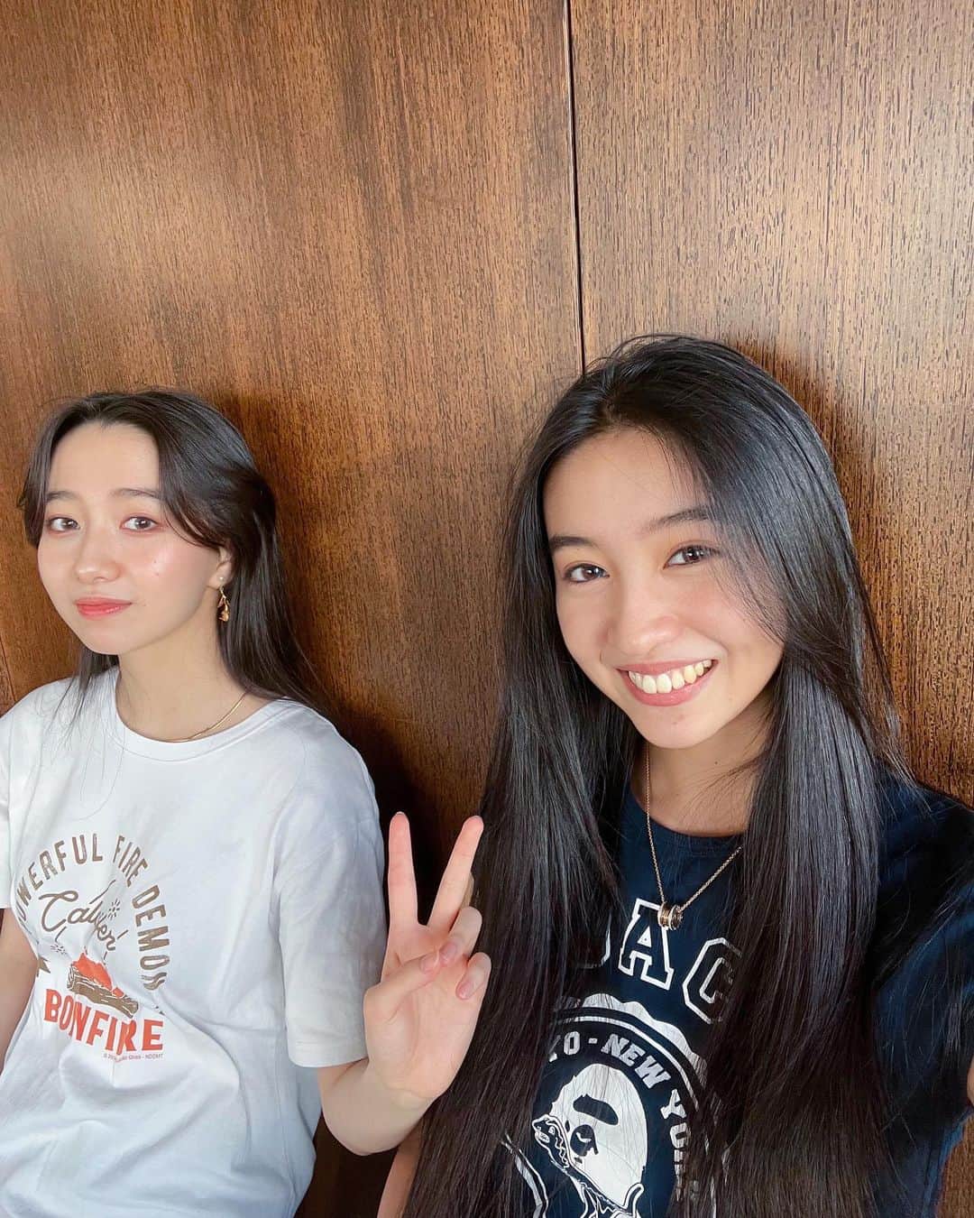 のインスタグラム：「昨日はここさんのインスタライブにお邪魔しました☺️  楽しかったです💓  この日は @vntus_official の　Night Veil で瞳をメイクしました🥰  T shirt @coach @bape_japan  Jewelry @bulgari」
