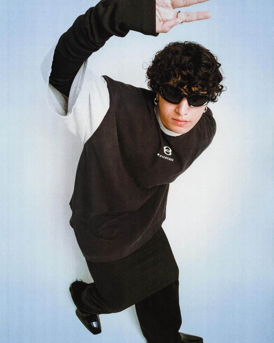西村哲也のインスタグラム：「@gqjapan @mmkemio @balenciaga  Styled by me 👕」