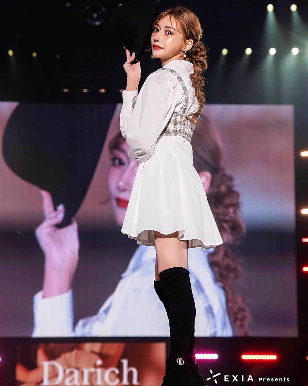 明日花キララのインスタグラム：「このLOOKかわいかったー👢🍁」