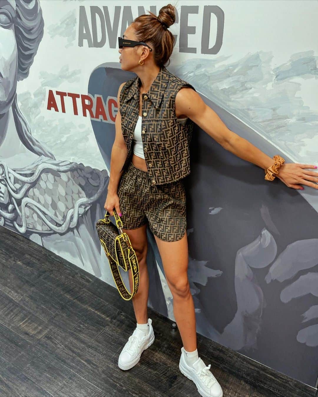 Aya（小山内あや）のインスタグラム：「#Fendi セットアップ🤘🏼✨ 動きやすく涼しい軽装。」