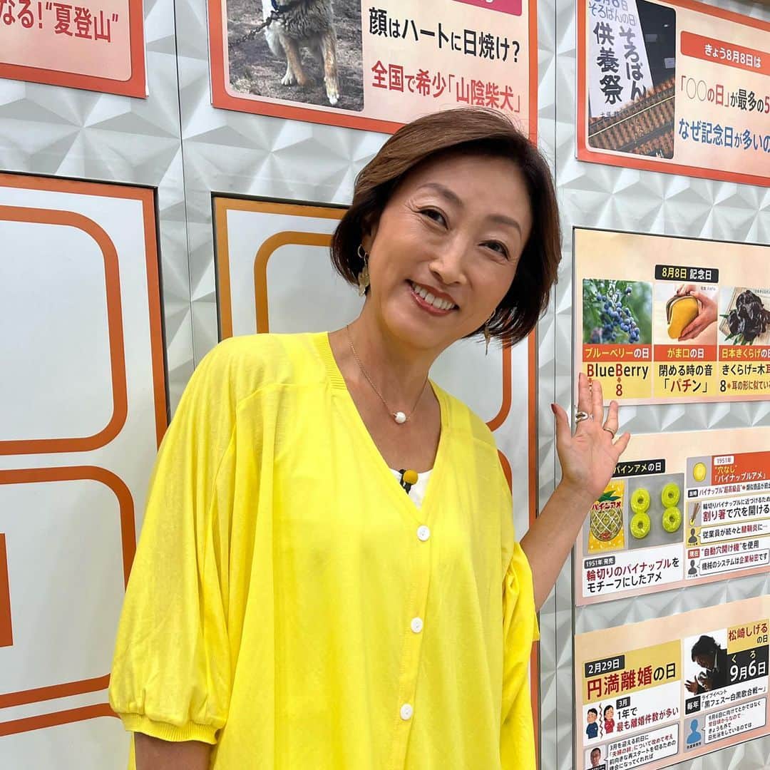 のインスタグラム：「今週もおつかれさまでした🤗  Nスタとワイドスクランブルは黄色と赤でカラフルでした。  NHKクールジャパン収録とゴゴスマは少し静かな色で。  ゴゴスマは楽屋の扉にお心遣いをいただきありがとうございます☺️  #衣装 #crieconforto  #abiste   赤の衣装はリボンほどけてたの気づかず。😂  今週も番組以外では、トップアスリートやアーティストさんのメンタルトレーニングが続きました。  様々な人生課題に向き合い、その都度、ご自身の思考整理をして、自分の目的に合わせた行動継続していく姿は、見習うことばかりです。」