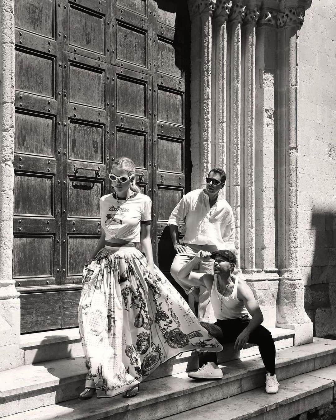 キティ・スペンサーのインスタグラム：「Sicilia with my boys ❤️‍🔥💋🇮🇹 @alisamli @gsvilar   🎞 @giusepperiserbato」