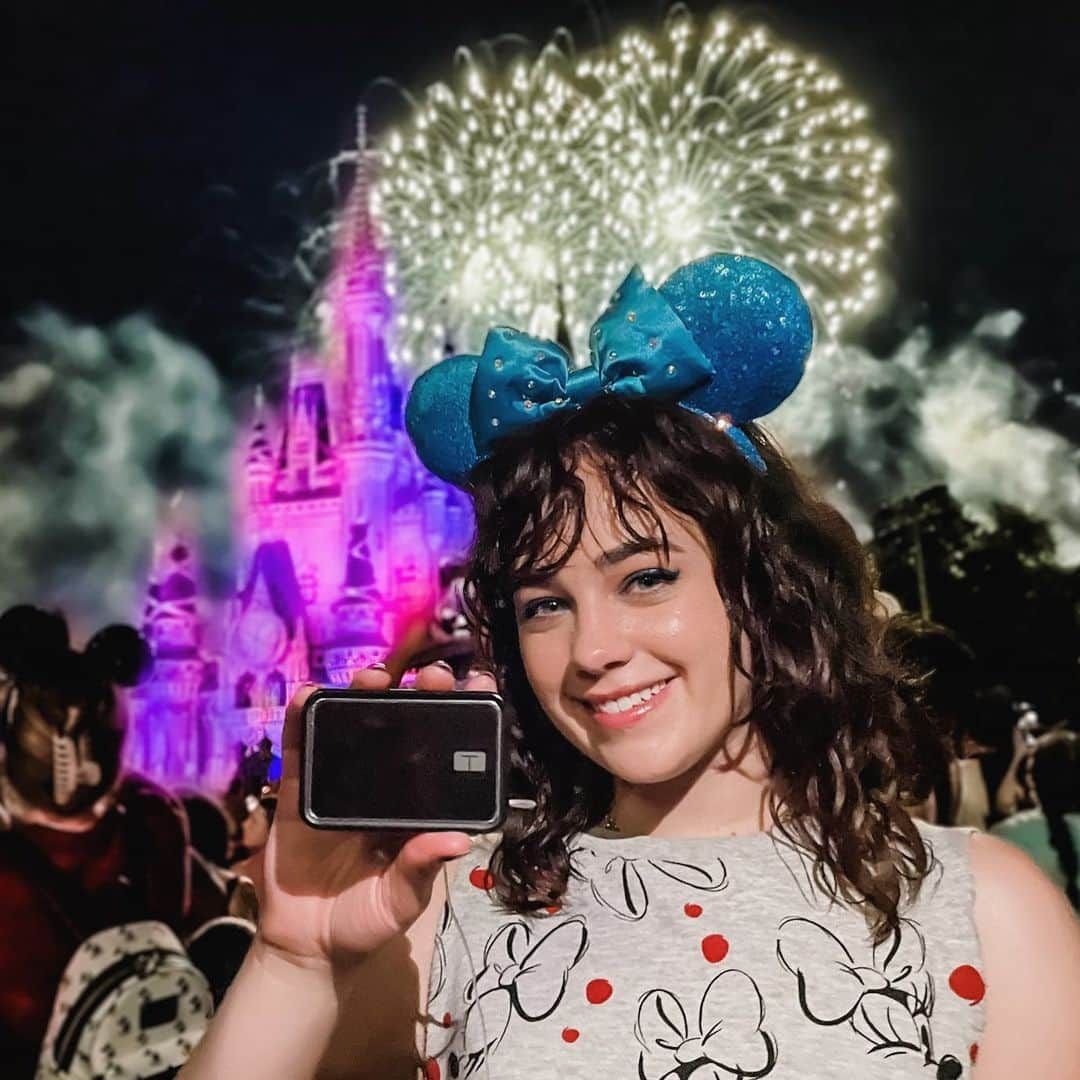 メアリー・モーサさんのインスタグラム写真 - (メアリー・モーサInstagram)「you are looking at one super stoked #tandemambassador 🥰  I’ve handled my fair share of ups and downs on my Disney park days over the years with my blood sugar, but my trip over July 4th was made that much easier with the help of the newest technology on my @tandemdiabetes insulin pump. Thanks to its ability to suspend insulin, and therefore help me avoid blood sugar dips, I didn’t have any trouble keeping busy and enjoying some very magical moments 😌✨」8月13日 4時25分 - missmarymmouser