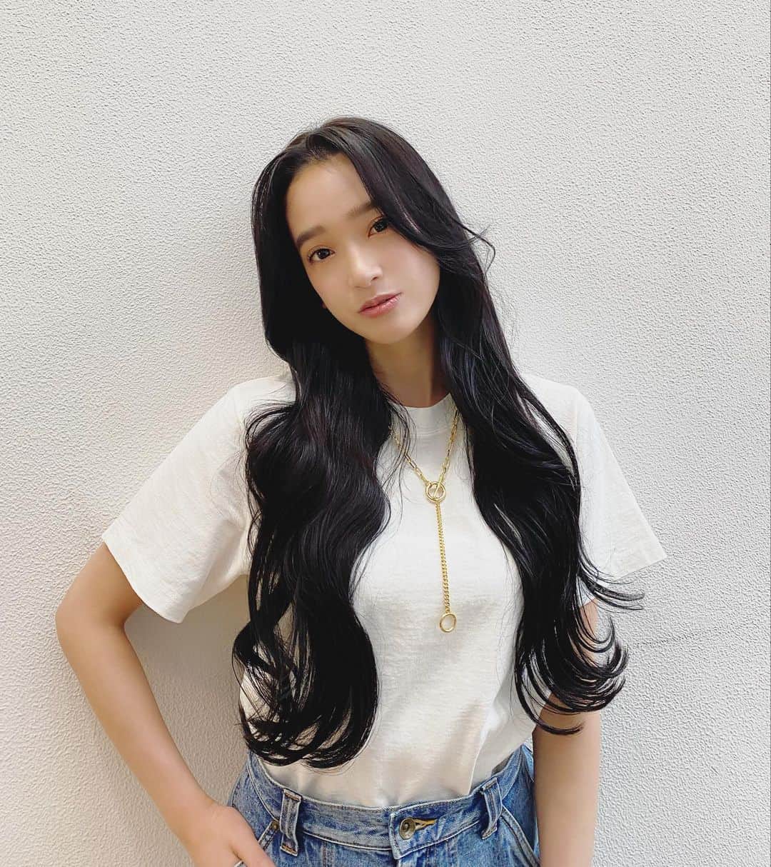 太田麻美のインスタグラム：「Cupola omotesando @cupola_omotesando さんでヘアメンテ✨ いつもの暗髪とトリートメントで髪の毛のダメージがなくなり、今回も綺麗な艶髪にしてもらいました✨ セットの韓国巻きもとてもお気に入りでした❣️ いつも有り難うございます☺️  #cupola #cupolaomotesando #hair #haircolor #hairstyle #hairtreatment #ヘアメンテナンス #ヘアカラー #ヘアトリートメント #艶髪 #艶髪トリートメント #韓国巻き #韓国ヘア #ロングヘア」