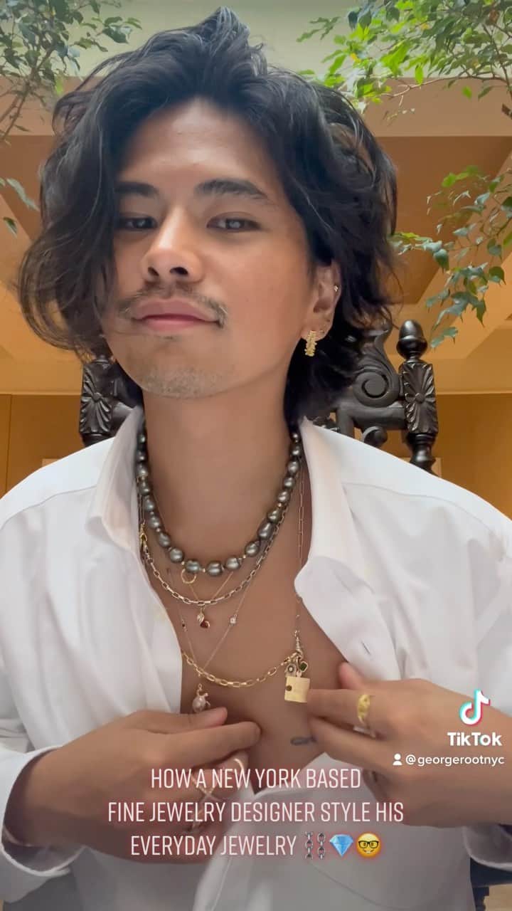 稲木ジョージのインスタグラム：「I feel naked when I’m not wearing any jewelry 🙈🔞 How I style my @milamorejewelry jewelzzzzz⛓💎 Follow me on TikTok🤭 @georgerootnyc」
