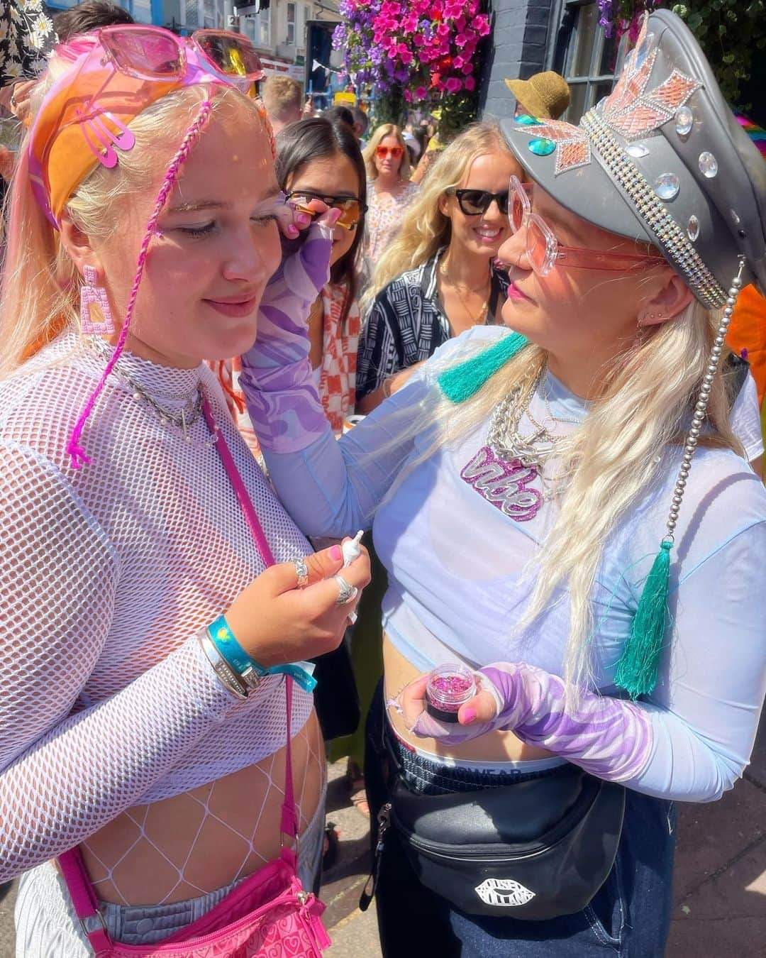 メイジー・リチャードソン・セラーズさんのインスタグラム写真 - (メイジー・リチャードソン・セラーズInstagram)「Brighton Pride you stole my heart 🌈❤️‍🔥」8月12日 21時55分 - maisiersellers