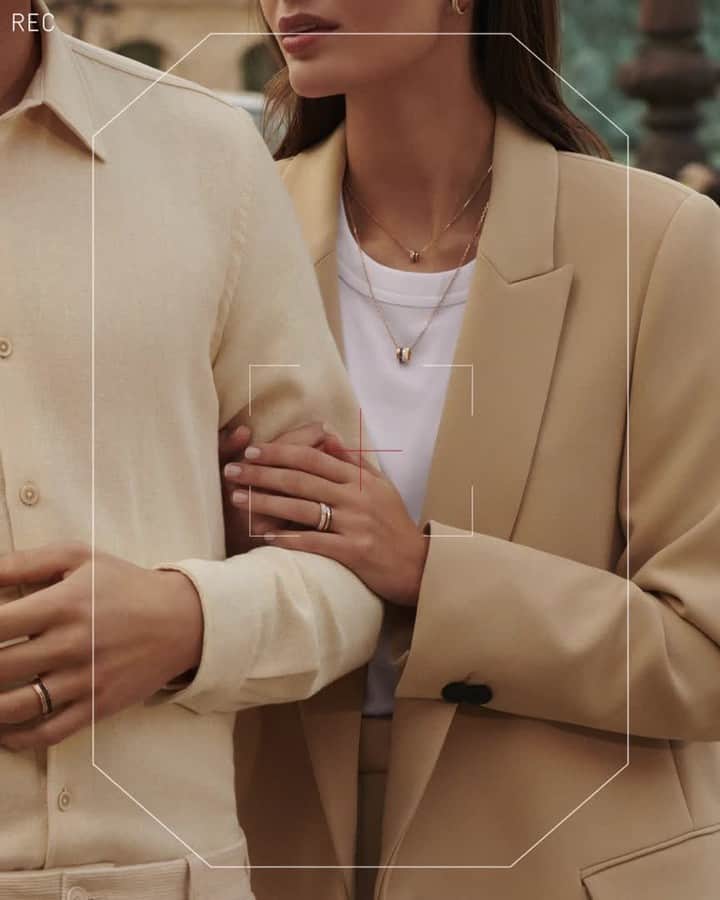 のインスタグラム：「Spotted on Place Vendôme: 1+1 = Quatre. These rings, playing with the four Quatre codes, are to be stacked or why not, shared with your loved one, to recompose its original four-row design. ⁣ #BecauseofLove #BoucheronQuatre」
