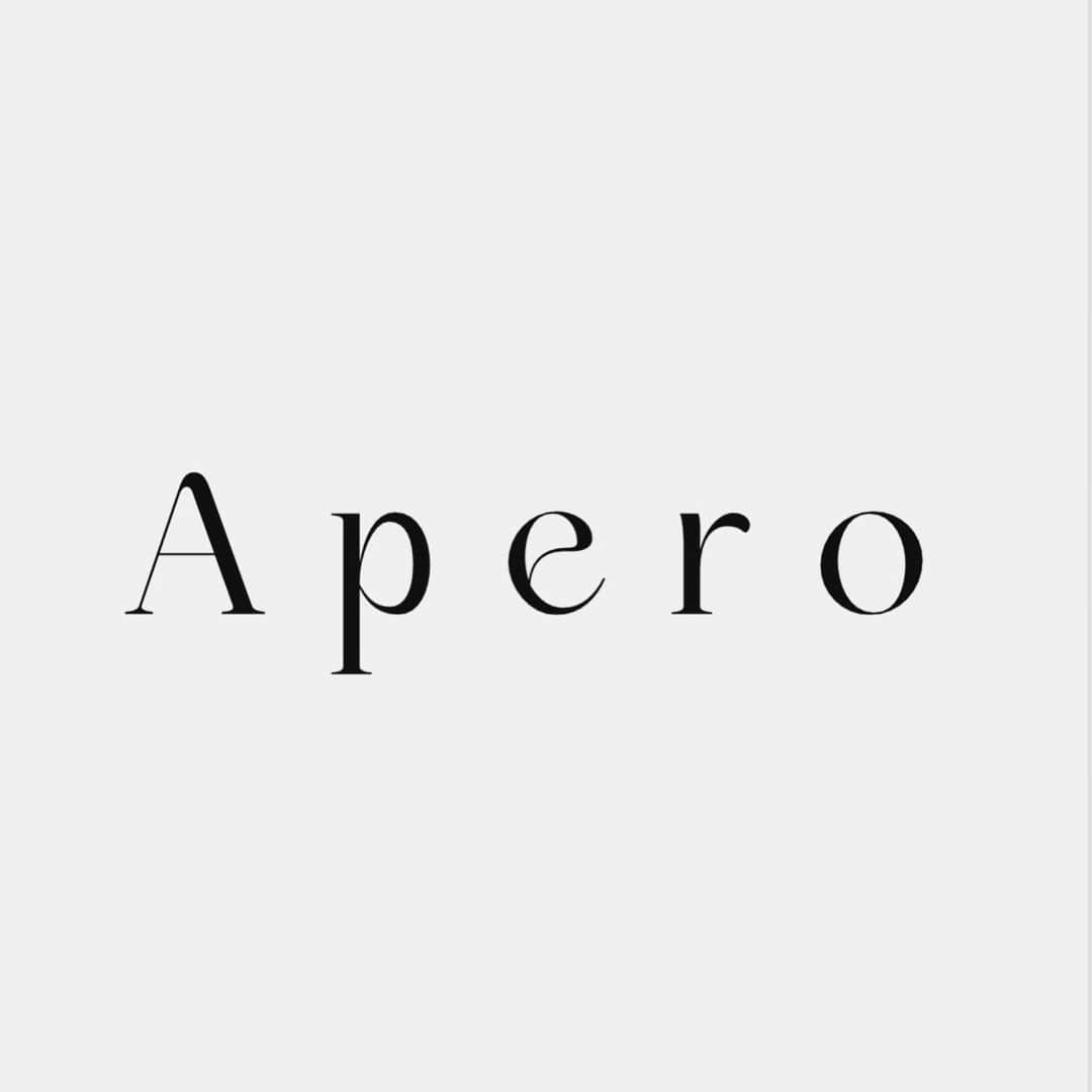 YU-U（工藤由布）のインスタグラム：「✂︎Aperoについて✂︎ 2023,9/3(sat)よりシェアサロンTrico Antiqueにて Aperoスタート✂︎ スタートにあたっての注意事項です⚠️ ** 最初から最後まで1人で担当しますので あらかじめ予約内容の決定をお願いしております。 カットやカラーに加え トリートメント ハイライト ブリーチの有無 ヘアアレンジetc... プロフィールURLよりご予約いただくと チャットのようにやりとりできるので そこでのご相談もできます🙇🏼‍♀️ ** ご予約はお客様からのお申込みに対し 私自身が時間やメニューの確認をし okであれば確定し、お客様にご予約確定の連絡がいきます。 確定がない場合はまだ予約完了してないですのでご注意ください。 ** また確定してないご予約のやりとりのまま返事がない場合はキャンセルとさせていただきますので ご予約受付をした際は折り返しをお待ちください。 ** どのメニューを選べばいいか悩んだ際はカットや全体カラーなどだいたいの予約にチェックをし、後ほどのチャットで確認し、私の方で変更できますのでご安心くださいませ。 ** 予約時間を15分以上過ぎた場合は予約メニューを全てできない可能性がございますのでご了承くださいませ。 （後の予約がない場合はできます） ** 場所に迷った際は 予約時のチャットにお電話番号を入力してメッセージください。 折り返しお電話致します。 ** お子様と一緒のご来店やお友達と一緒にご来店など複数での来店ご希望の方は 空いていたらにはなりますが 個室のご案内が可能です。 ご予約の際にその旨をチャットにてお知らせくださいませ。 個室以外はお待ちいただく場所のご用意がないのでご了承くださいませ。 ** ご予約は前日までのお願いをしております。また土日は混み合いますので早めにご予約いただけたらと思います。 ** 営業時間の変更があります。 メニューによっては以前と金額の変更があります。 予約時にご確認くださいませ。 ** スタイリング剤などの店販商品の在庫はご用意してません。 必要な方はご予約の際にお伝えください。 ** お支払いは現金、カード、ICカード、paypay対応しております。 ** しばらくの間ご新規のご予約をお断りしております。 再開の際はこちらインスタグラムよりご報告いたしますのでお待ちくださいませ。 ** はじめは不慣れな部分も多くご迷惑をおかけすることがあるかと思いますがよろしくお願いします。 ** またよく聞かれますがお店を出す‼︎のではなくシェアサロンの一角をお借りしての営業です🙏🏻 シェアサロンTrico Antique✂︎ 〒150-0033 東京都渋谷区猿楽町2-7 シャトウソフィア401」