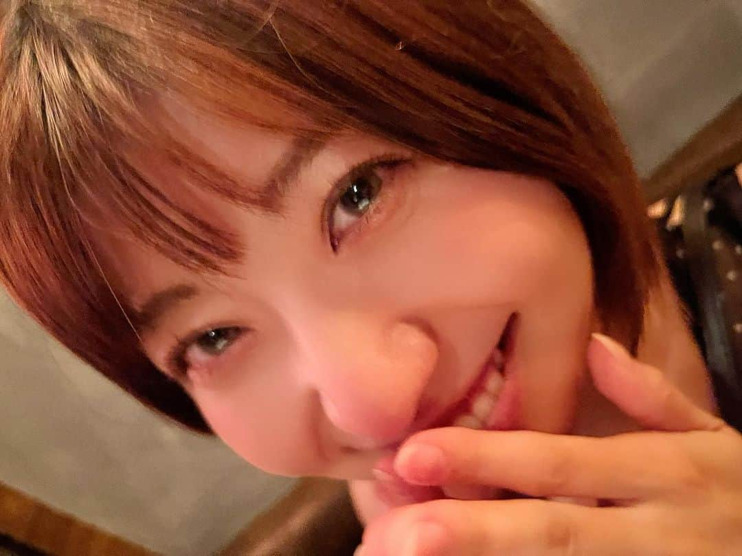 天野麻菜さんのインスタグラム写真 - (天野麻菜Instagram)「次なに飲む？  🍎 #天野を置いておきます #お酒 #ほろ酔い #ビール #レモンサワー #シャンパン #彼氏目線 #天野とデート #よく笑ってる #目がキラキラ #ショートカット #よく飲む女 #彼女感強め #居酒屋 #天野麻菜 #iPhone」8月12日 22時20分 - akaringo_mana