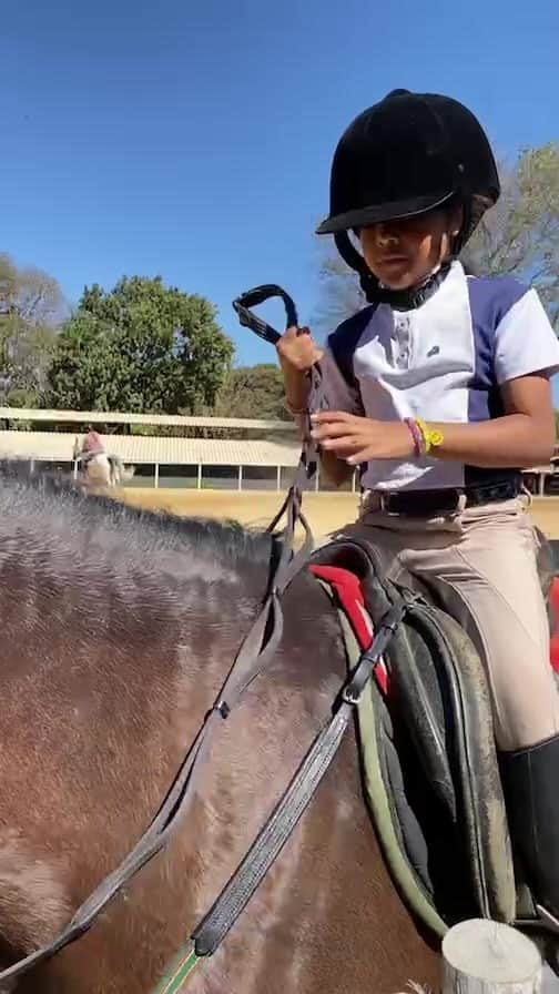ルアン・マドソン・ゲデオン・デ・パイバのインスタグラム：「Treino de Lara ao vivo 🐴🫶 @laramadson_ 🌼」