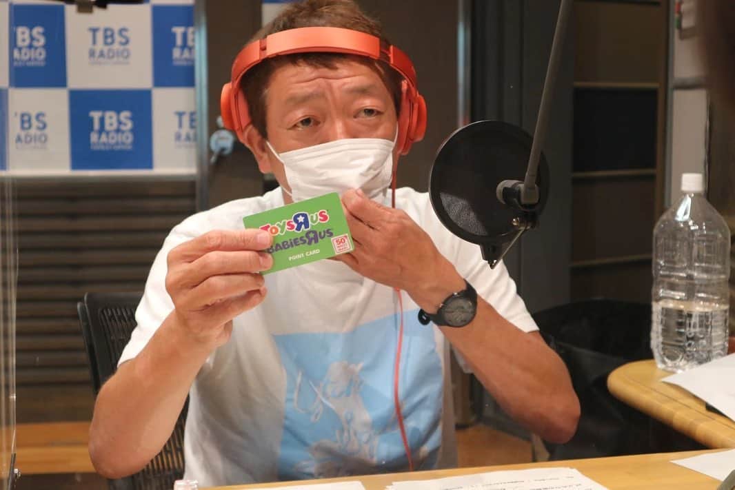 TBSラジオ「たまむすび」のインスタグラム：「＼金曜のハイライト／  ついにポイントカードまで 作っちゃいました。 行きつけの店がもうすぐ、 #ベビーザらス になる？！  #tama954 #たまむすび #外山惠理 #玉袋筋太郎 #しながわ水族館 #TOKYOもん #シットキングス #kazuki #Oguri #プロモーションさんいらっしゃい #たまむすびin武道館  #ROADtoBUDOKAN #金曜ボイスログ #臼井ミトン #差し入れごちそうさまでした😋 #Twitterのフォローもよろしくです」