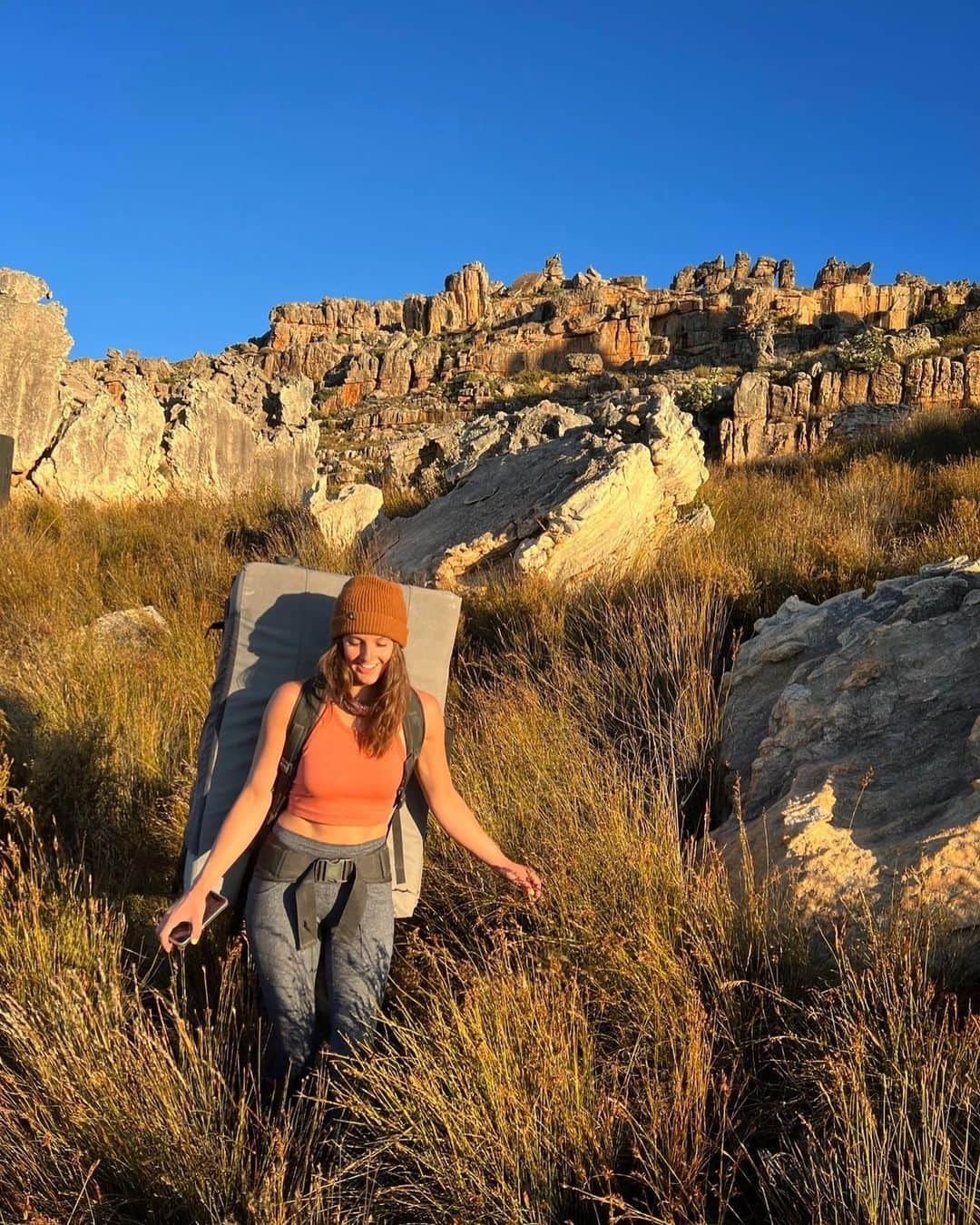 Alexis Mascarenasのインスタグラム：「@krimdogbillionaire capturing a moment of pure happiness✨ This was not my best day of climbing on our trip  as I injured my pulley first go. However, it was the day I felt extra grateful for this time, this place and these people 🤍」