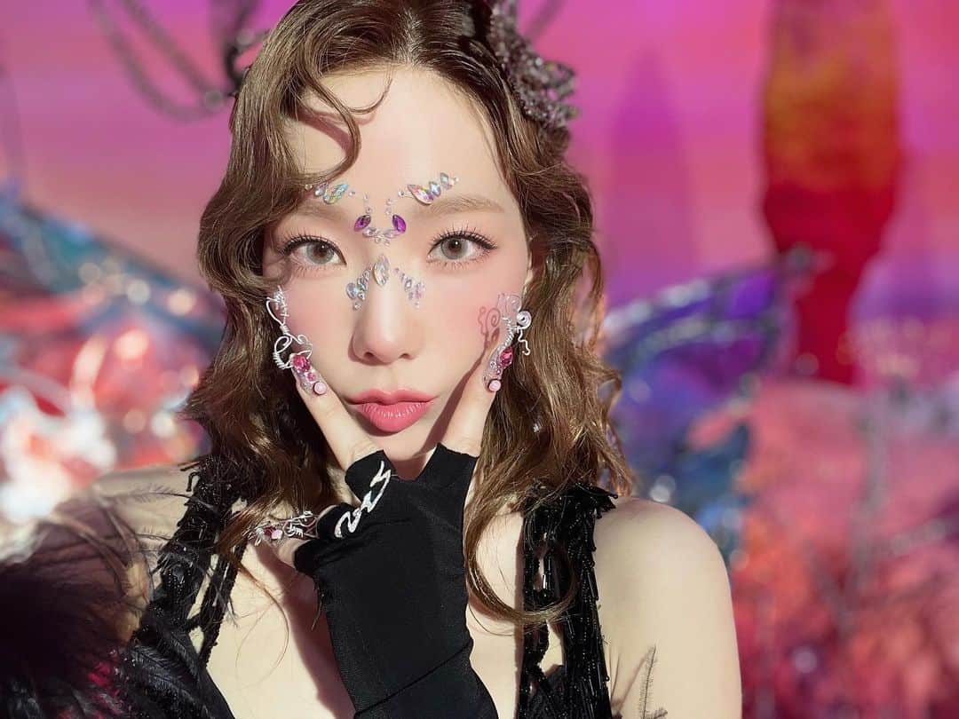 テヨン のインスタグラム：「🫧🫠✨🍭🦄💗」