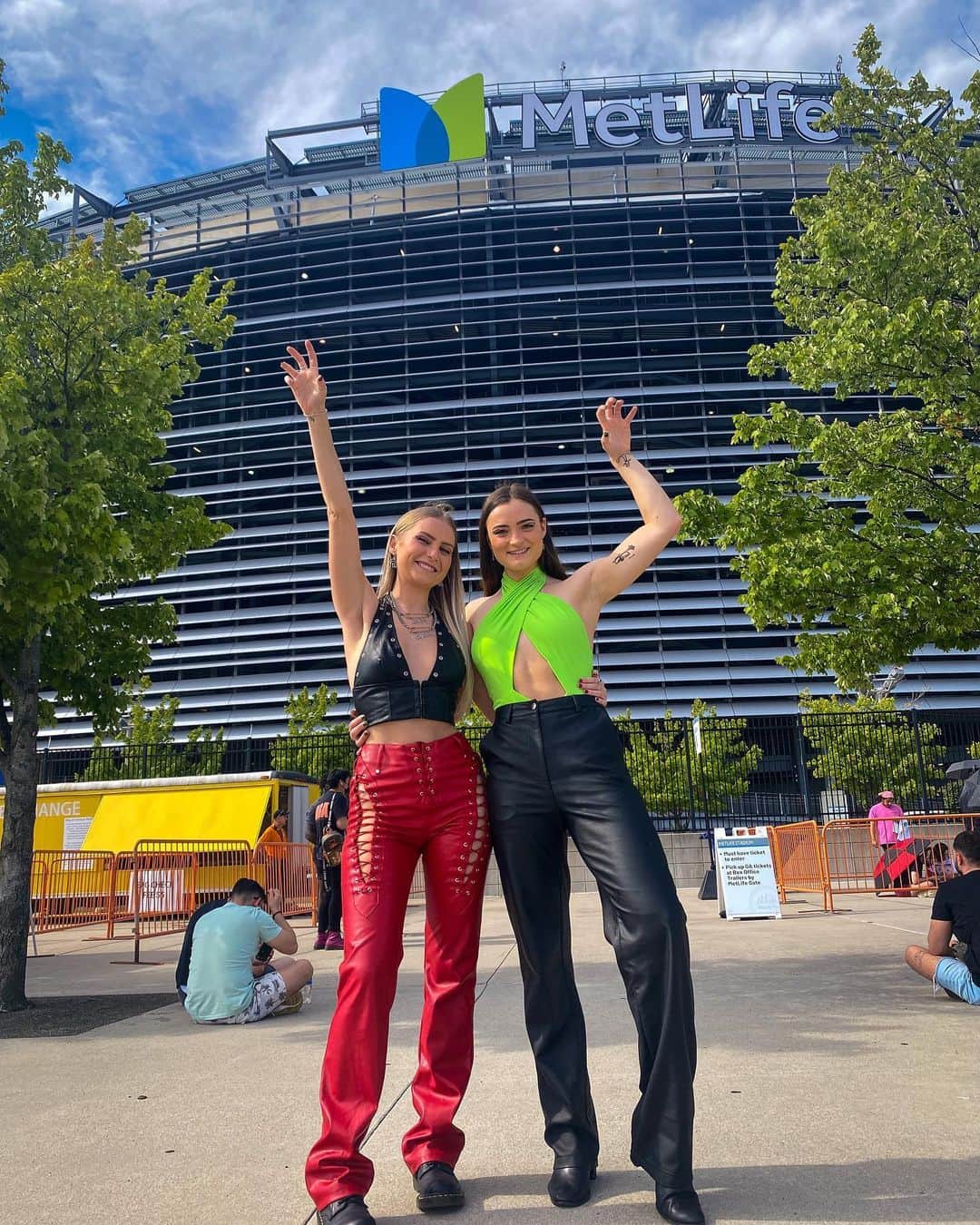 Phoebe Edwardsのインスタグラム：「6 of Gaga’s 55000 gays in attendance to the Chromatica Ball 🤍🏳️‍🌈」