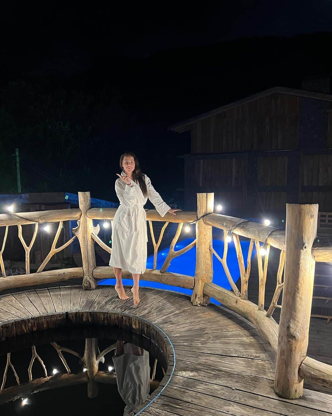 アリーナ・ザギトワのインスタグラム：「Вы знаете, что я обожаю ходить в баню! 🧖   А после такого насыщенного графика просто необходимо расслабить мышцы и отдохнуть душой! Так как сейчас я нахожусь в Красной Поляне, мой выбор пал на @bansk.ru  Виды, интерьер, персонал - все на высшем уровне 😍 Надеюсь, ещё не раз сюда вернусь 🤞🏻」
