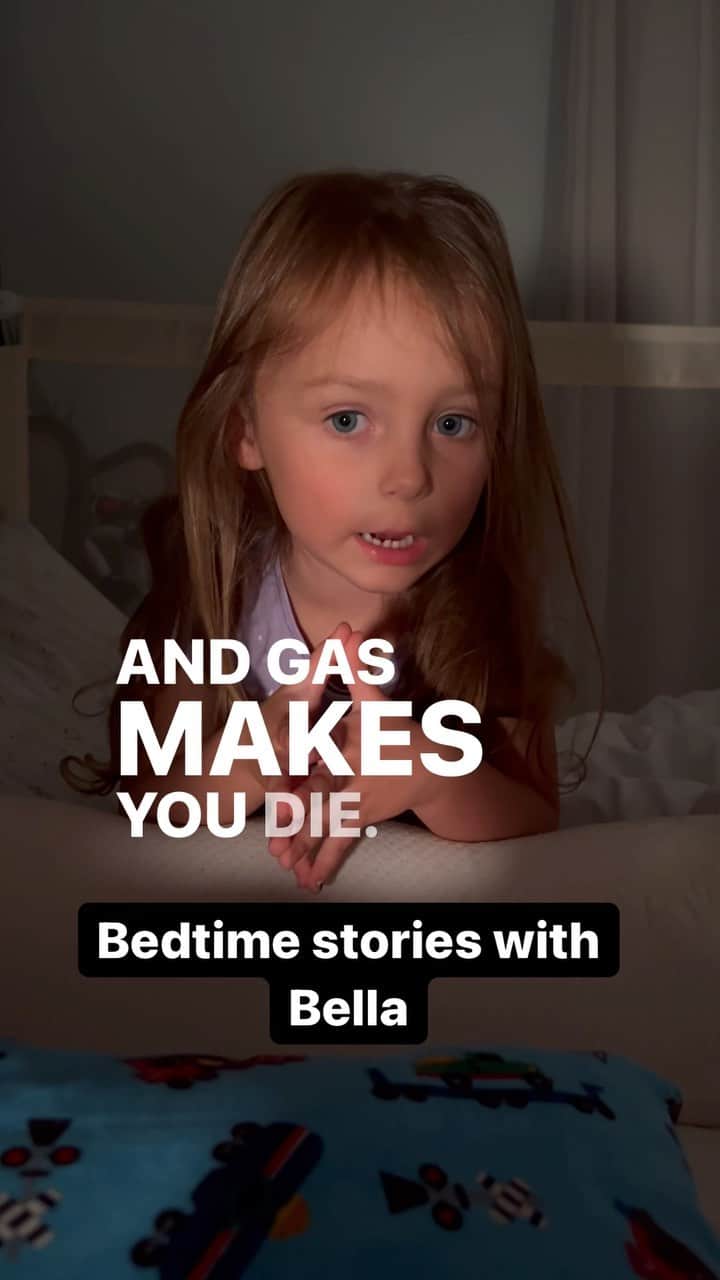 カーリー・ワデルのインスタグラム：「This is the best bedtime story of all time.」